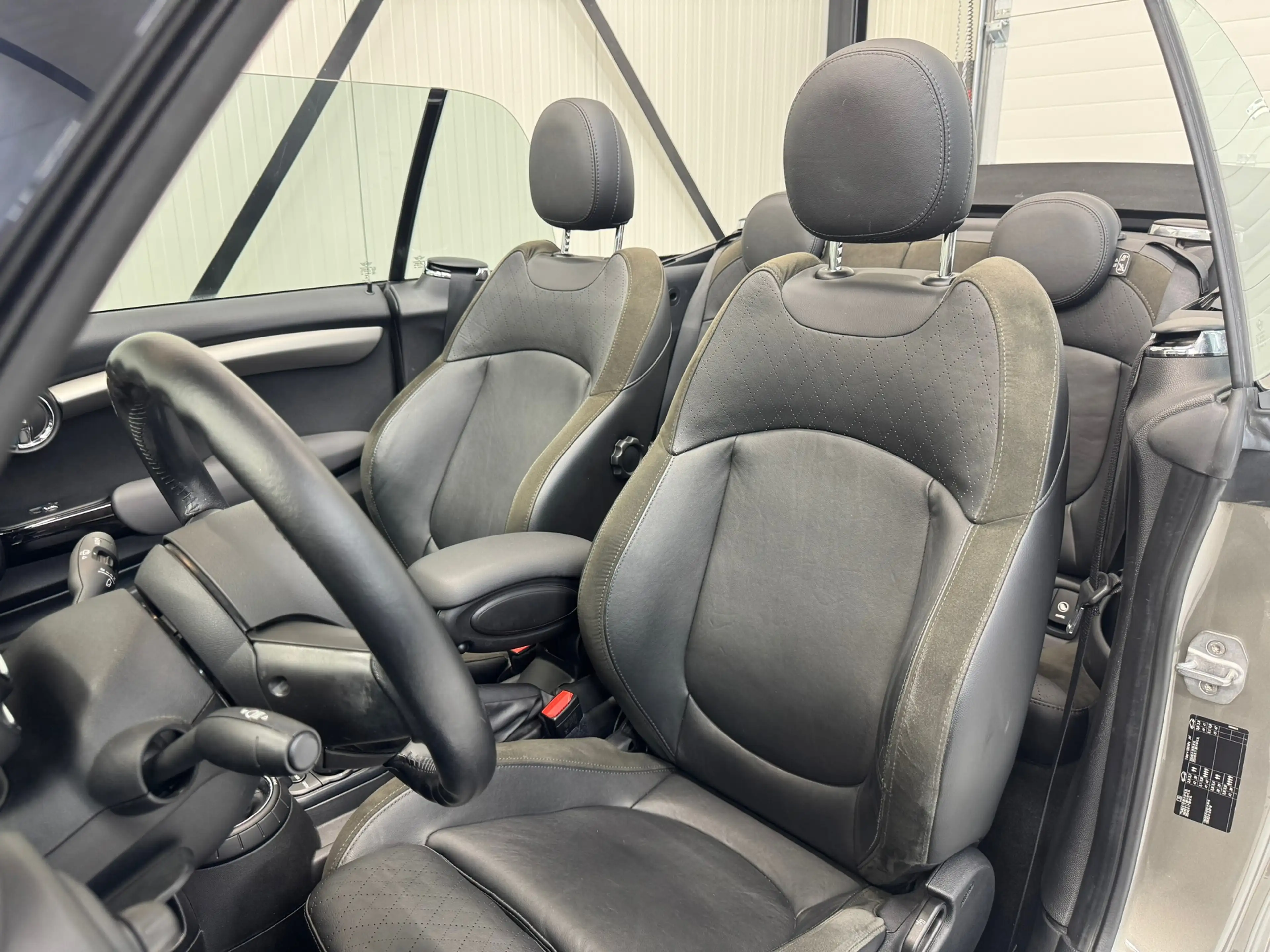 MINI Cooper S Cabrio 2.0 Chili Serious Business |Parkeersensorenr|Led|S — photo 31