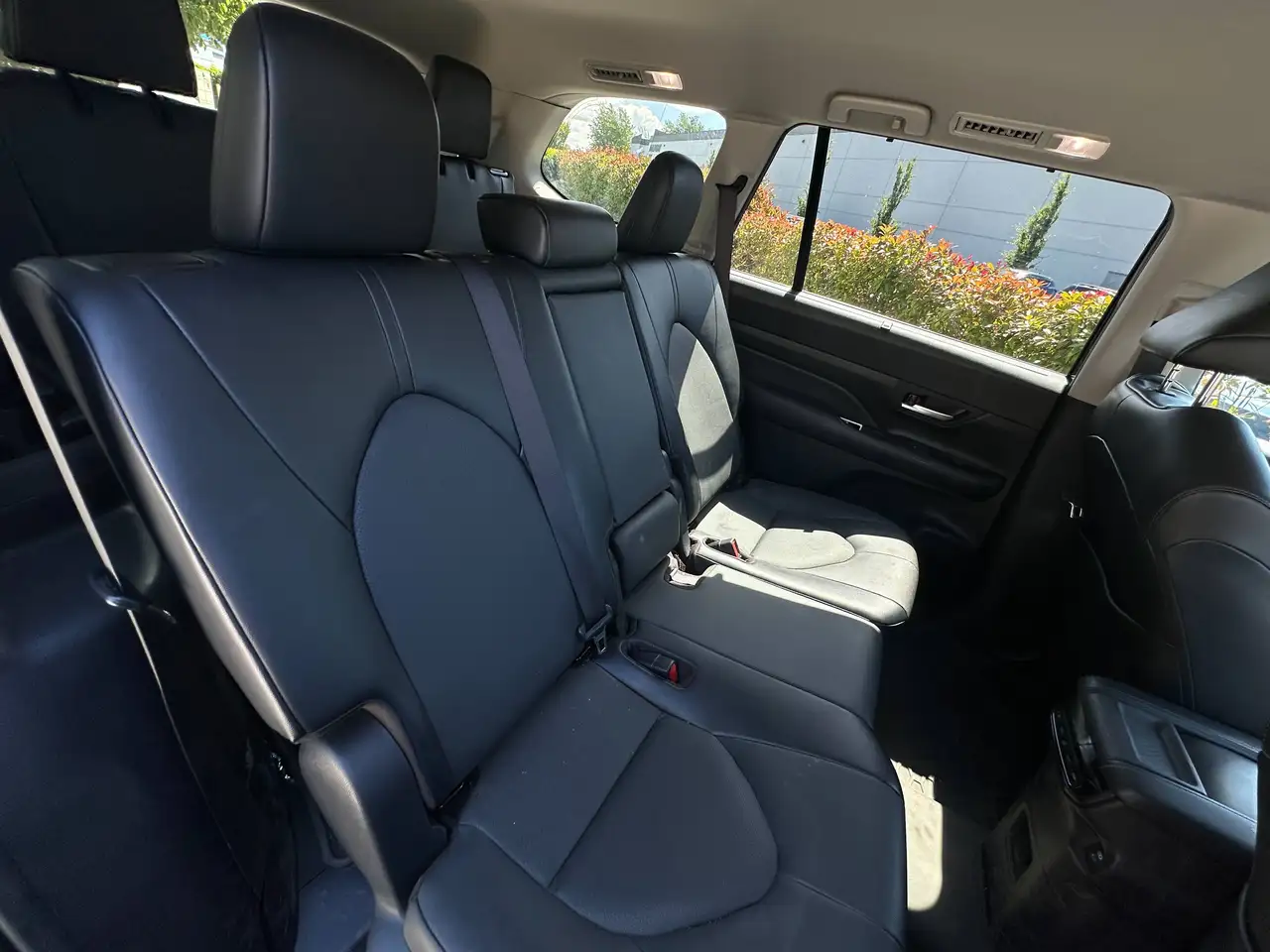 Toyota Grand Highlander fotografie Toyota Grand Highlander