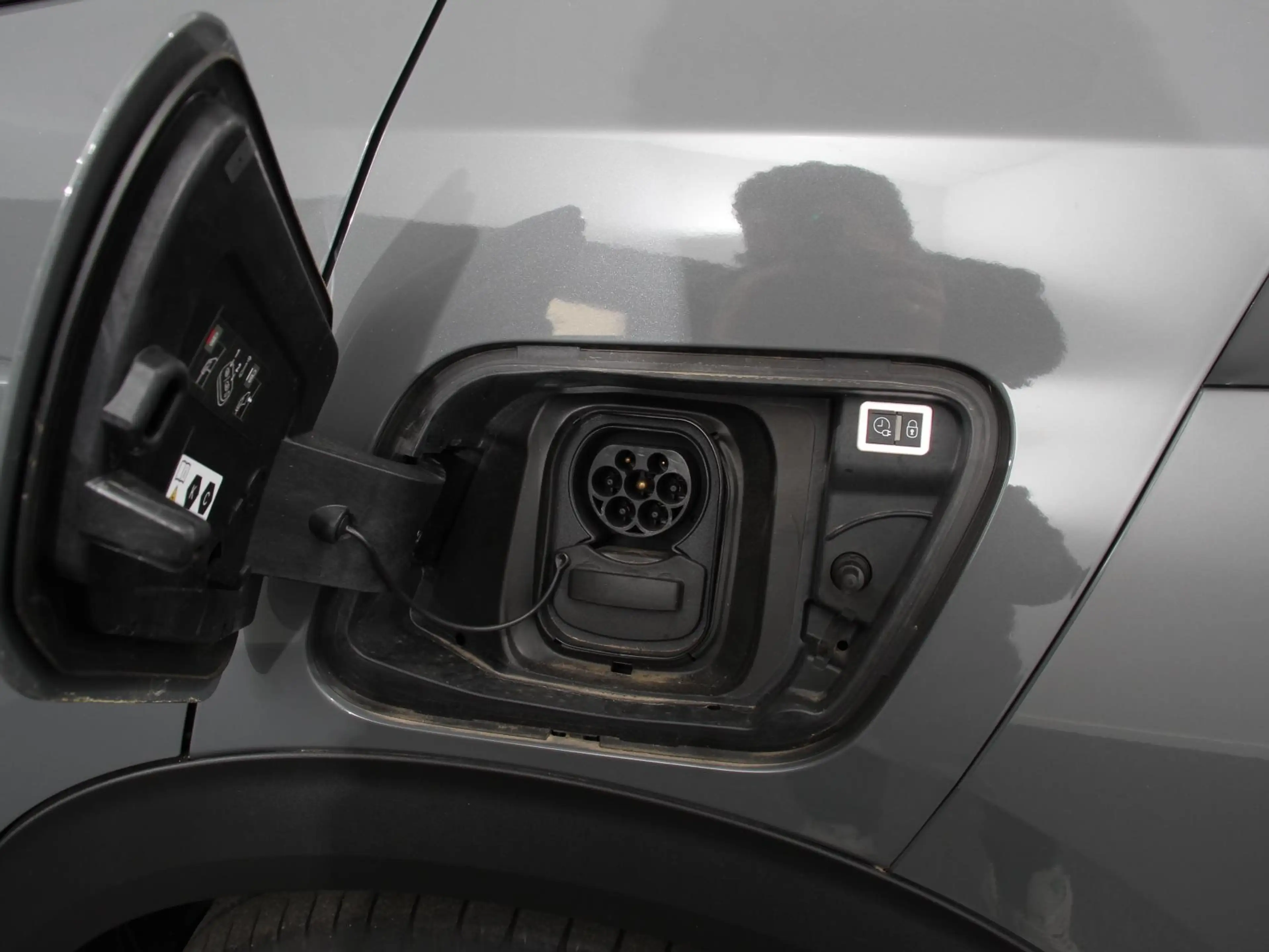 Peugeot e-2008 EV Allure 50 kWh Navigatie Apple Carplay/Android A — photo 12