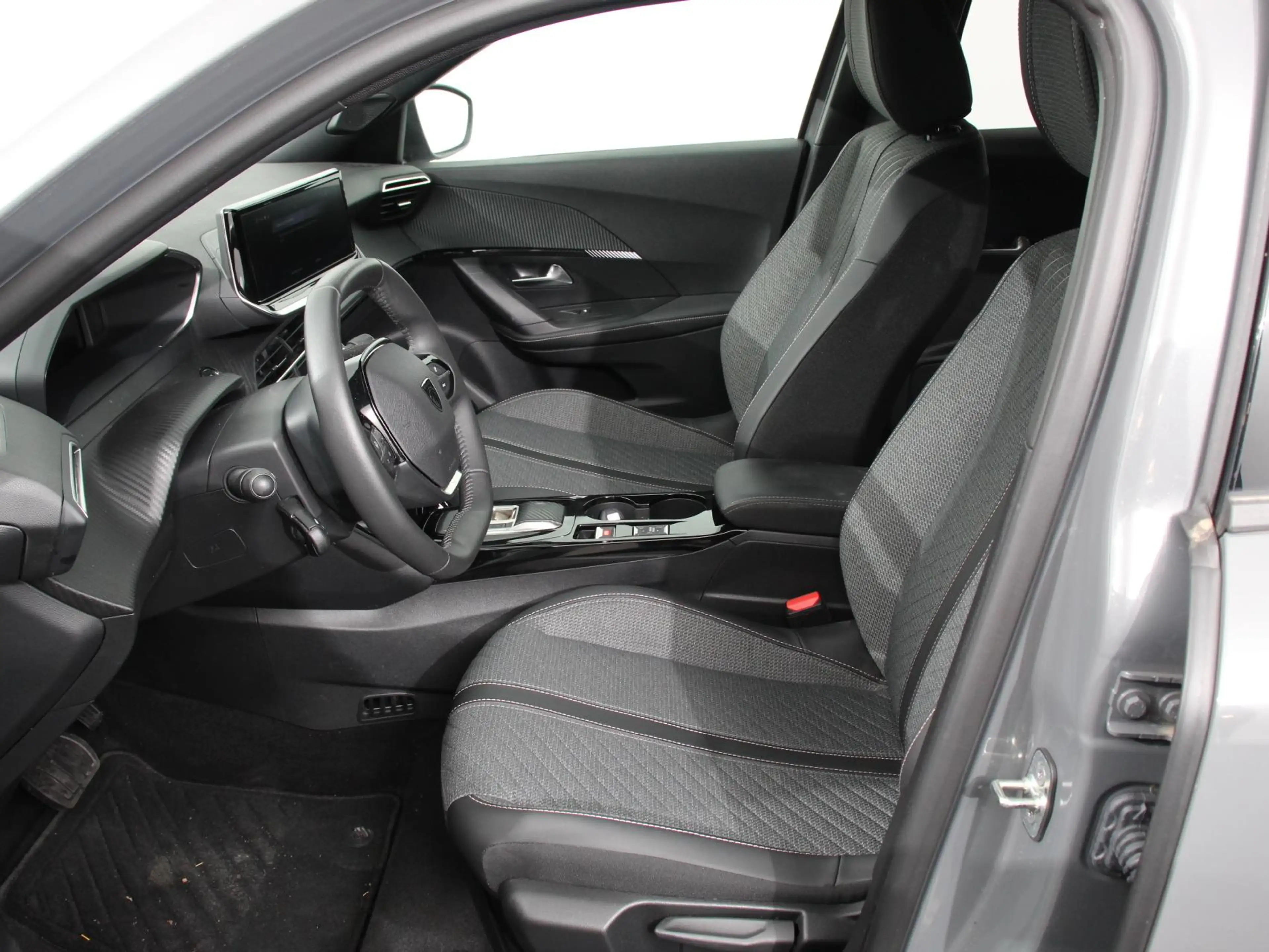 Peugeot e-2008 EV Allure 50 kWh Navigatie Apple Carplay/Android A — photo 14