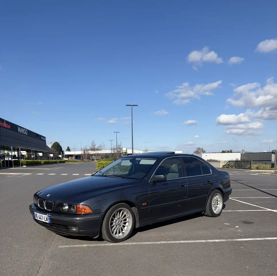 BMW 535 E39 V8 (flexfuel, toit ouvrant, sièges chauffants/electriques, xenons, clim auto, regulateur de vitesses, bluetooth), foto 10