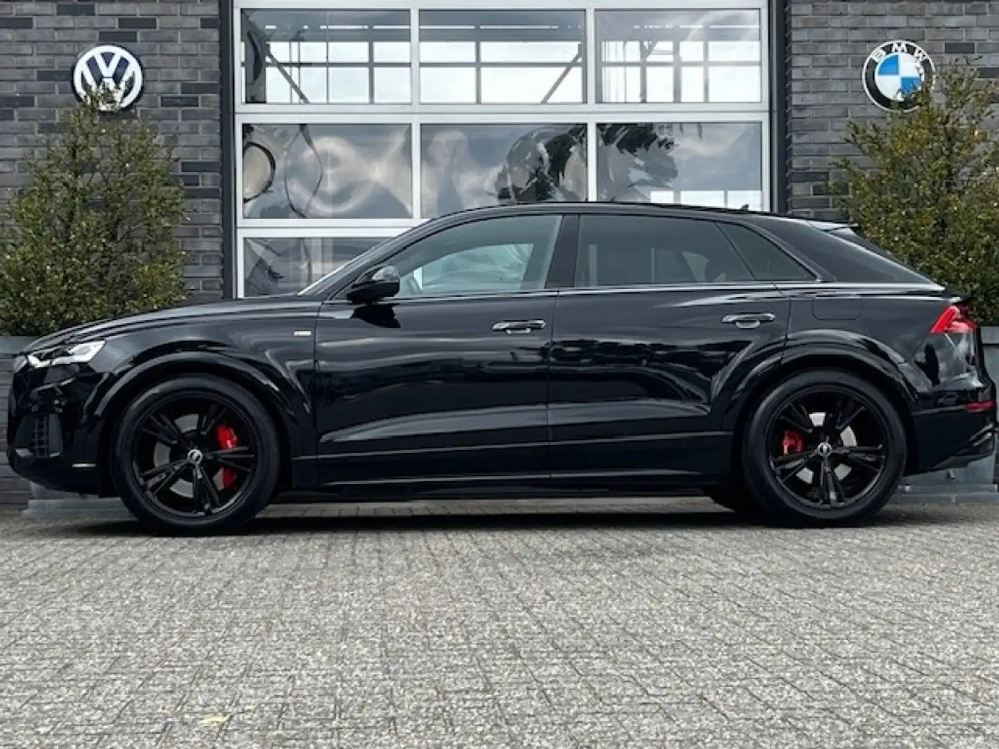 Audi Q8 55 TFSI E Q S-LINE - LUCHTVERING - BLACK OPTIK - E Black - 2