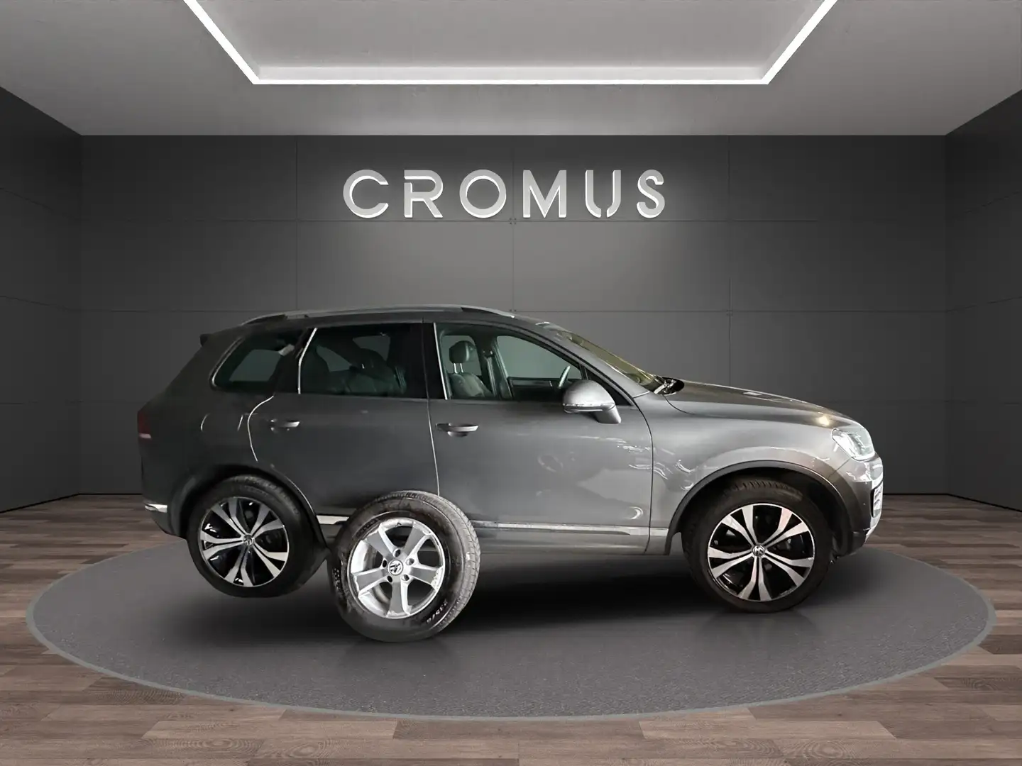 Volkswagen Touareg 3.0 V6 tdi 204cv tiptronic R-LINE - 2