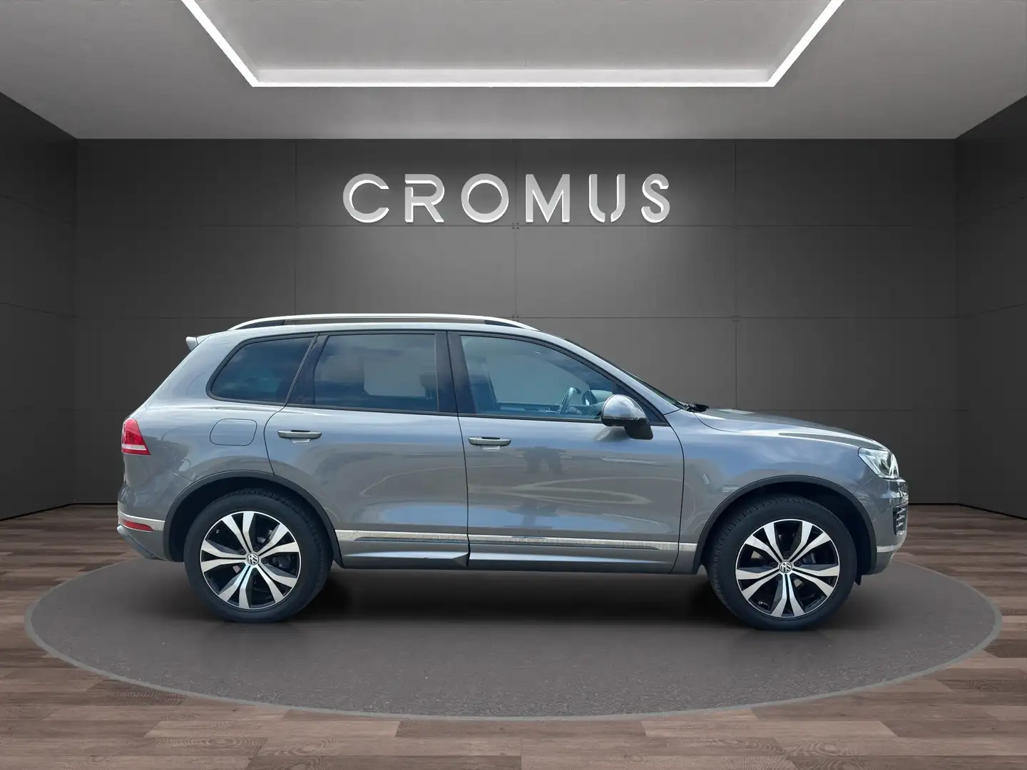 Volkswagen Touareg 3.0 V6 tdi 204cv tiptronic R-LINE - 1