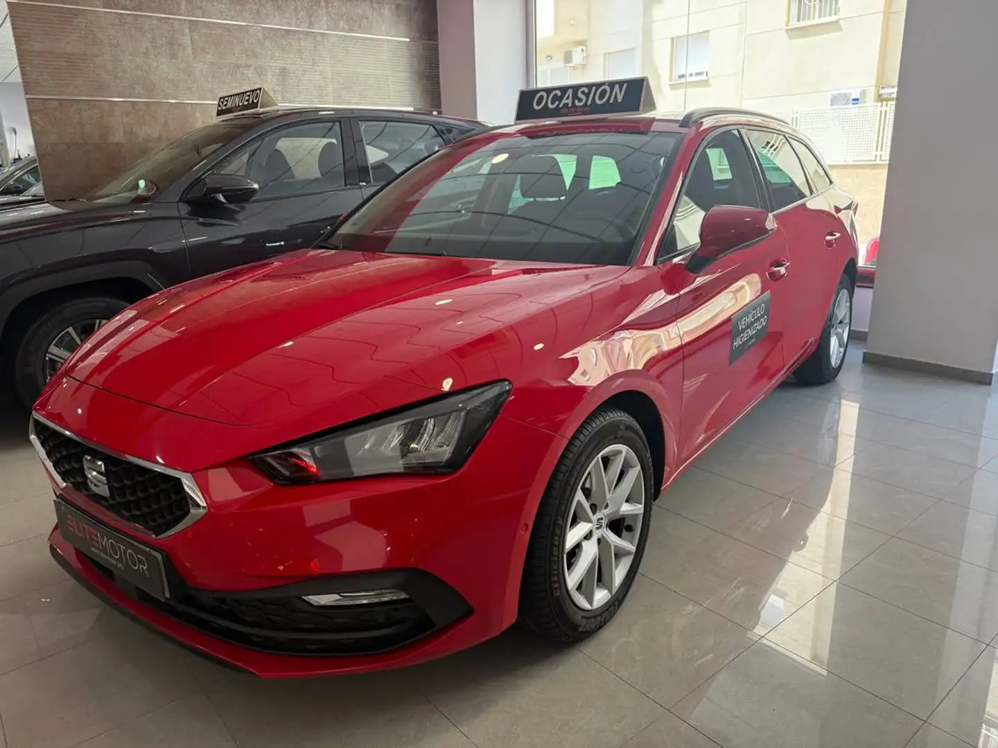 SEAT Leon 1.0 TSI S&S Style XS 110 Rood - 1