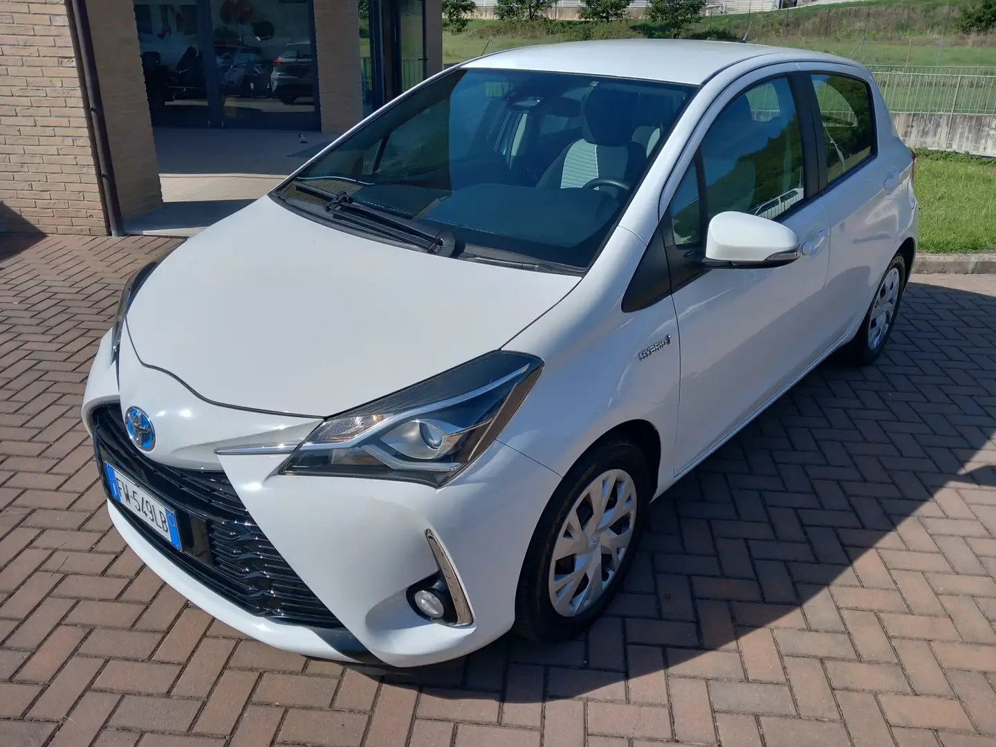 Toyota Yaris Yaris III 2017 5p 1.5h Active my18 Blanco - 1