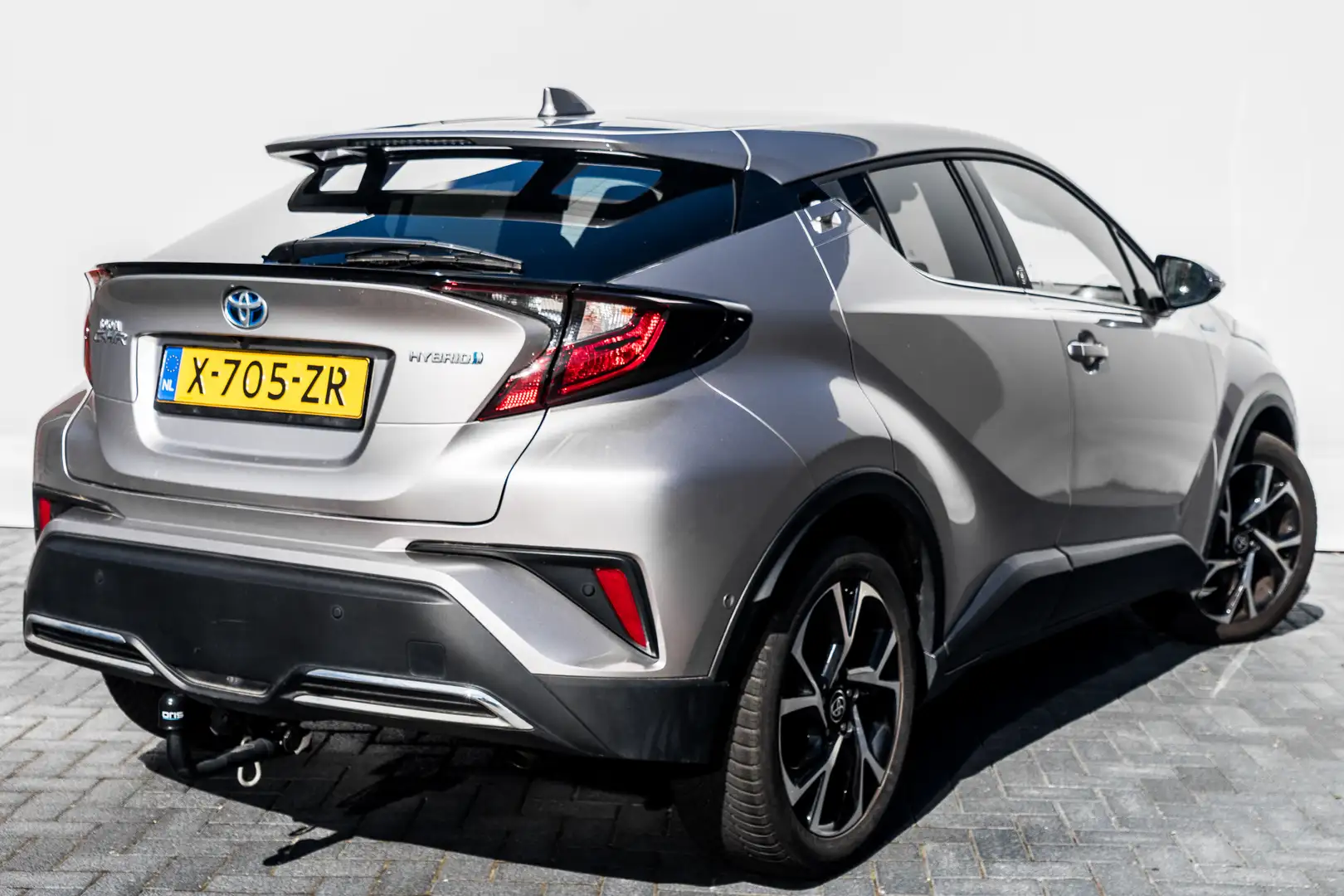 Toyota C-HR 2.0 Hybrid Style 184 PK AUTOMAAT RIJKLAAR INCL: GA Grijs - 2