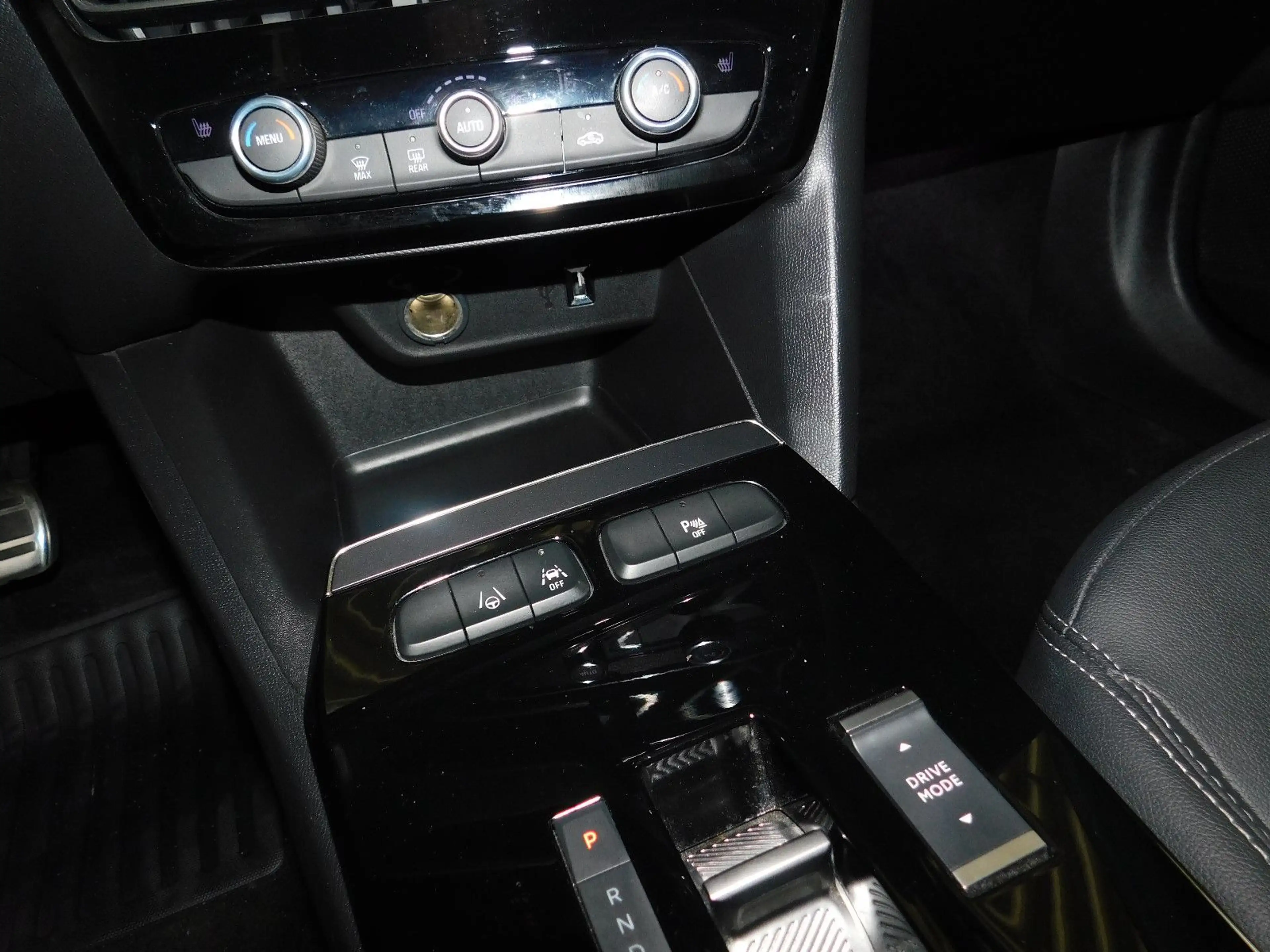 Opel Mokka-E Ultimate — photo 10