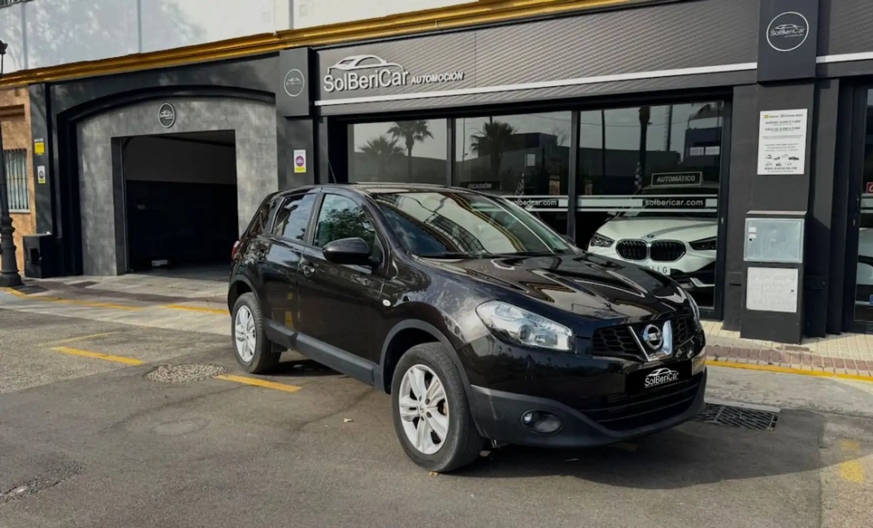 Nissan Qashqai Q+2 1.5dCi Acenta 4x2 Zwart - 1