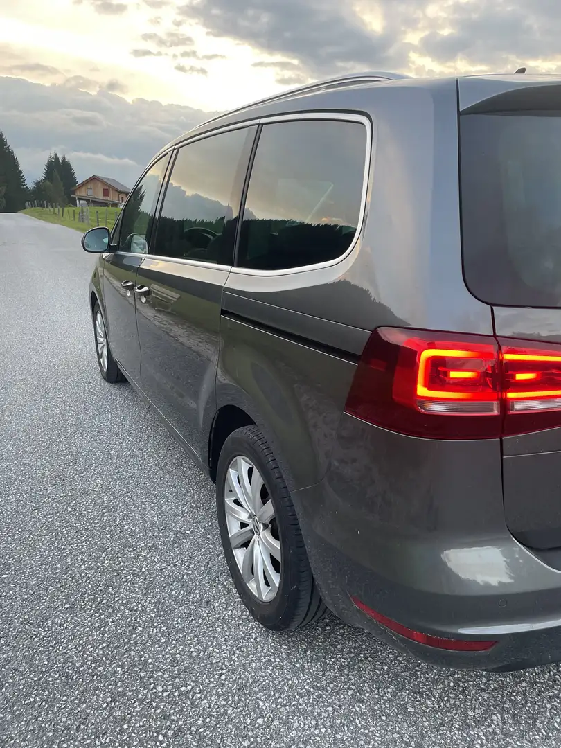 Volkswagen Sharan Sharan Highline BMT SCR 2,0 TDI DPF DSG Grau - 1