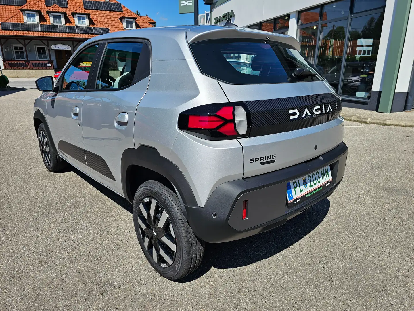 Dacia Spring 65 26,8kWh Expression Stříbrná - 2