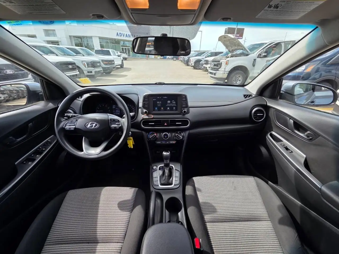 Hyundai KONA снимка Hyundai KONA