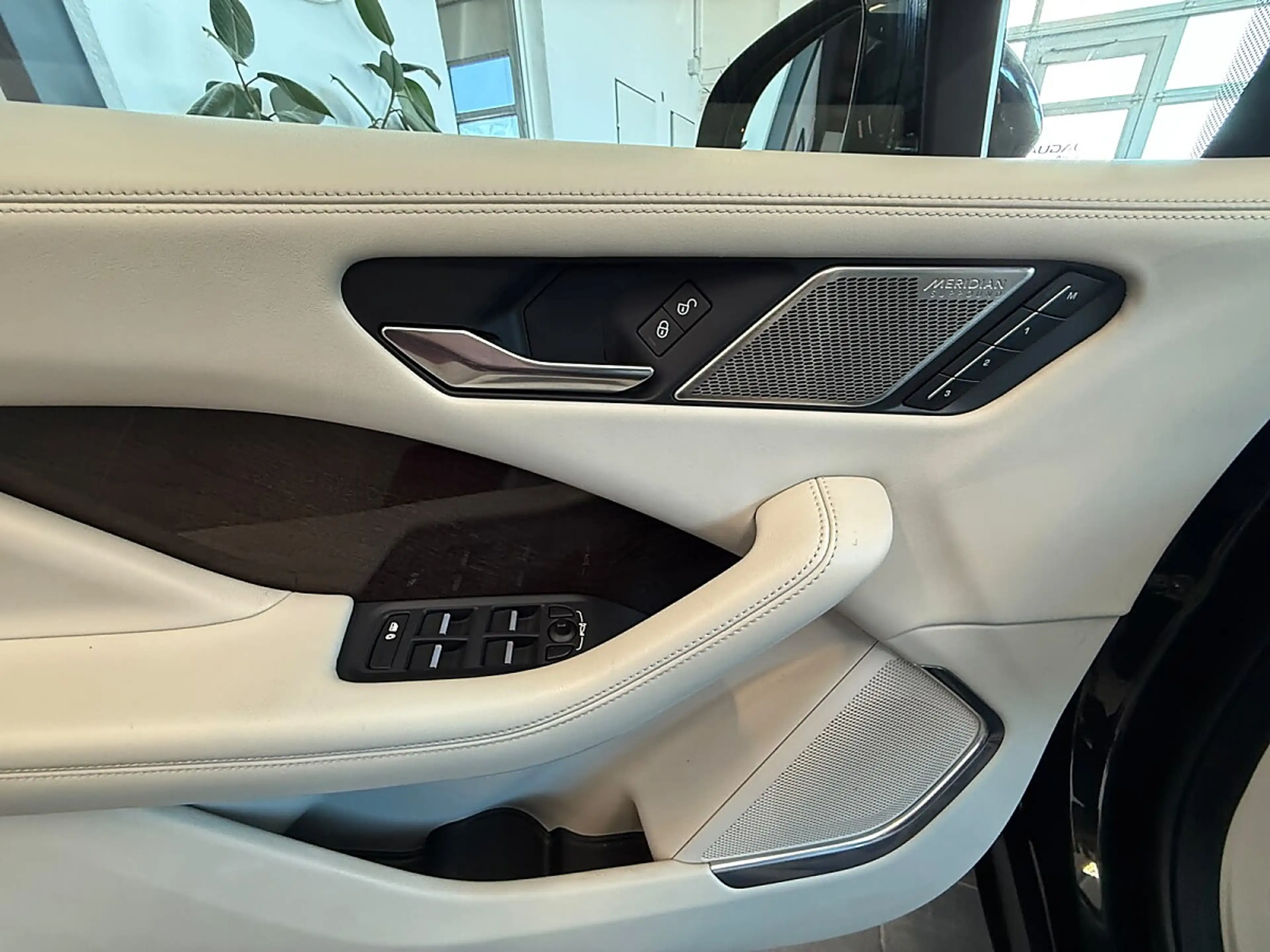 Jaguar I-Pace First Edition EV400 AWD, HUD/Pano/22"Alu — photo 15