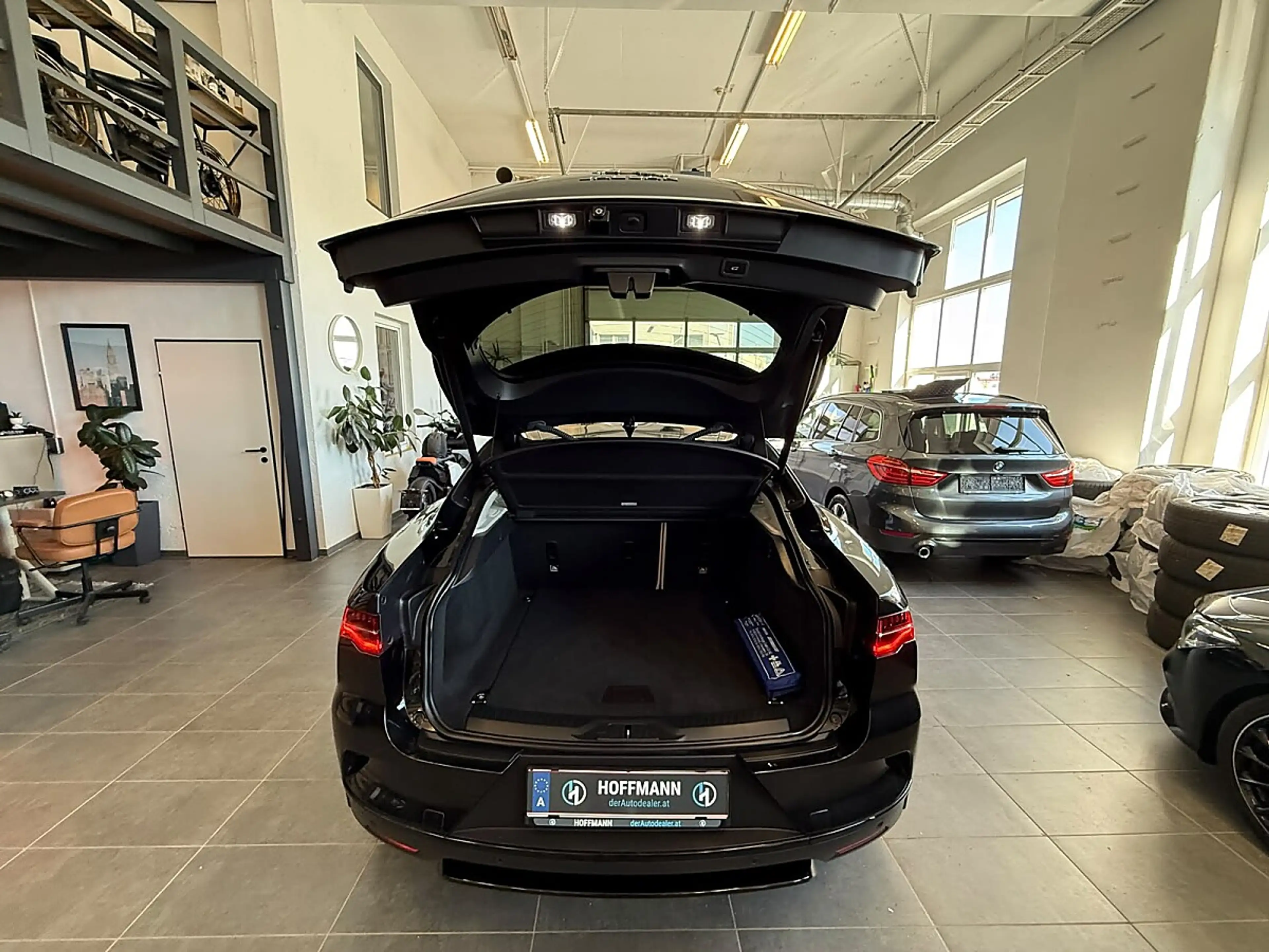 Jaguar I-Pace First Edition EV400 AWD, HUD/Pano/22"Alu — photo 9