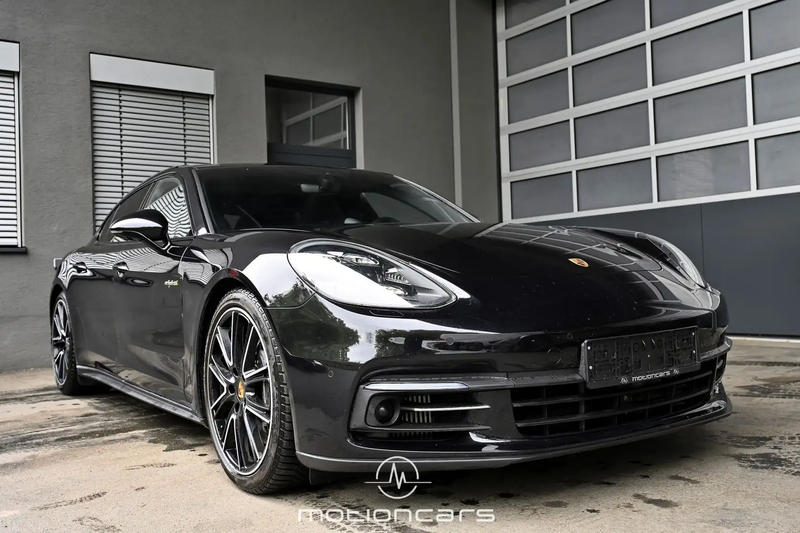 Porsche Panamera 2.9 4 E-Hybrid Executive crna - 1