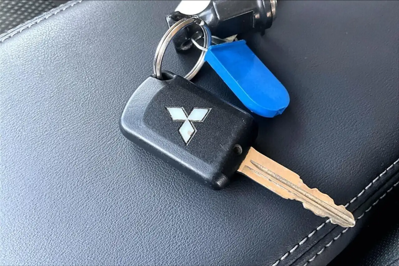 Mitsubishi Outlander снимка Mitsubishi Outlander