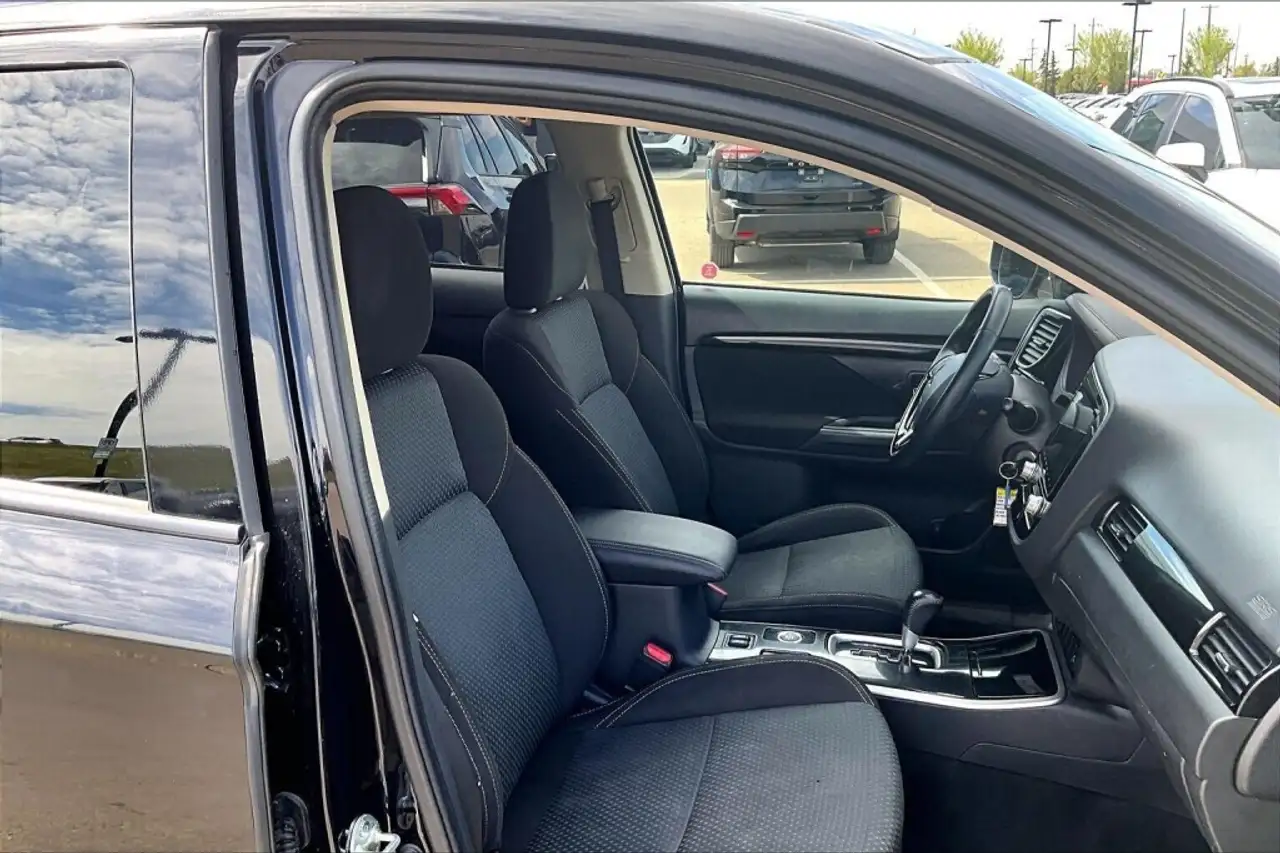 Mitsubishi Outlander снимка Mitsubishi Outlander