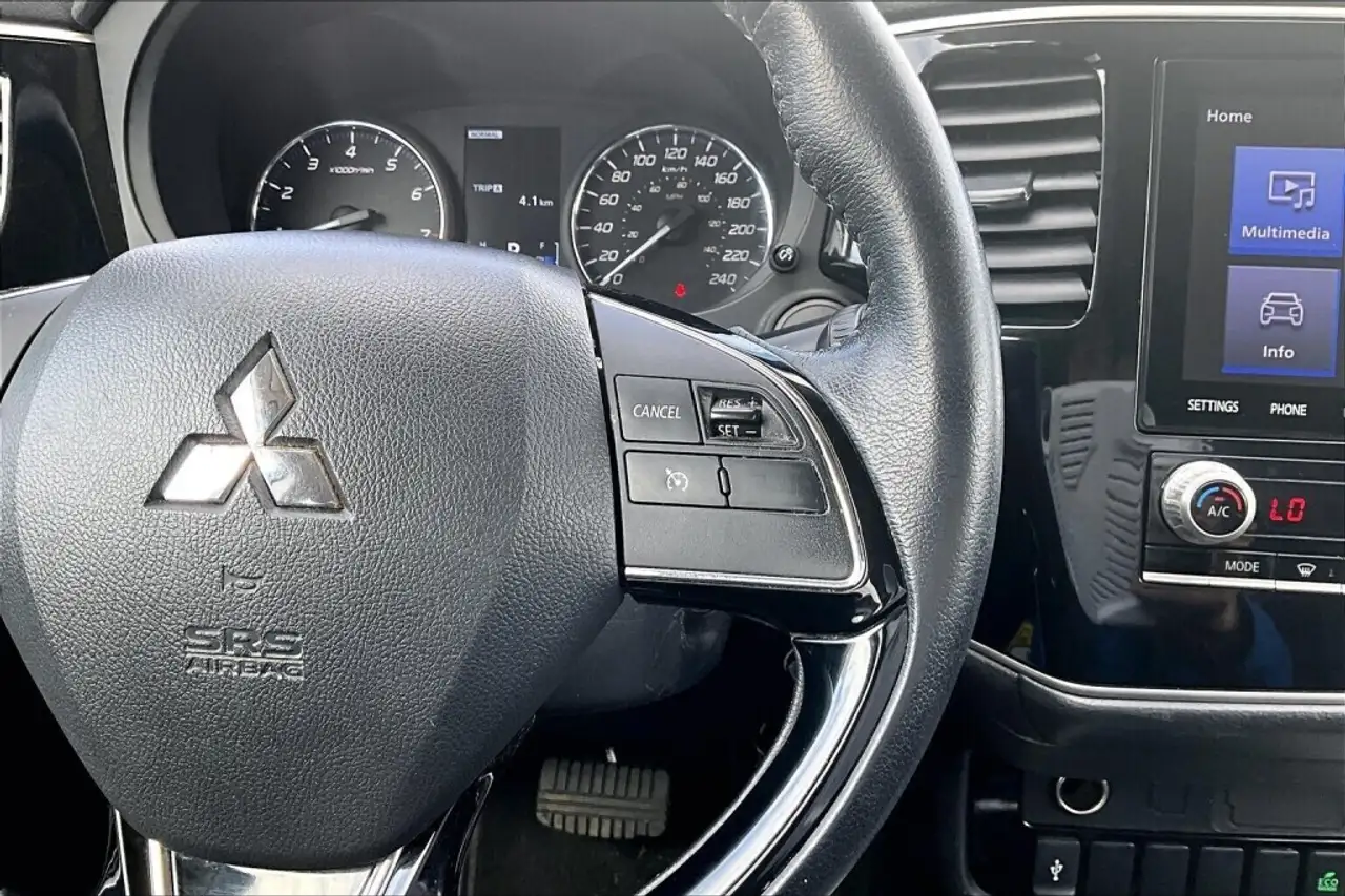 Mitsubishi Outlander снимка Mitsubishi Outlander