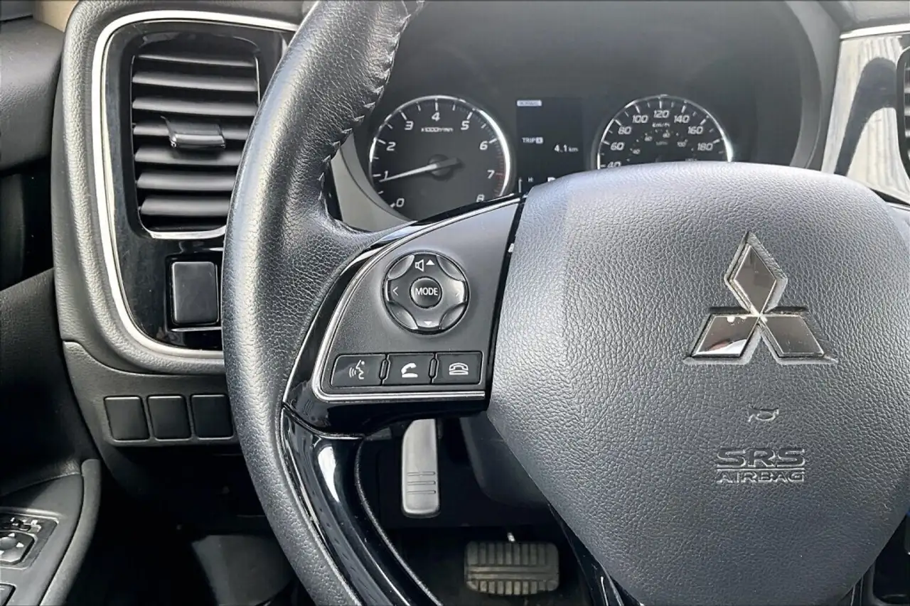 Mitsubishi Outlander снимка Mitsubishi Outlander