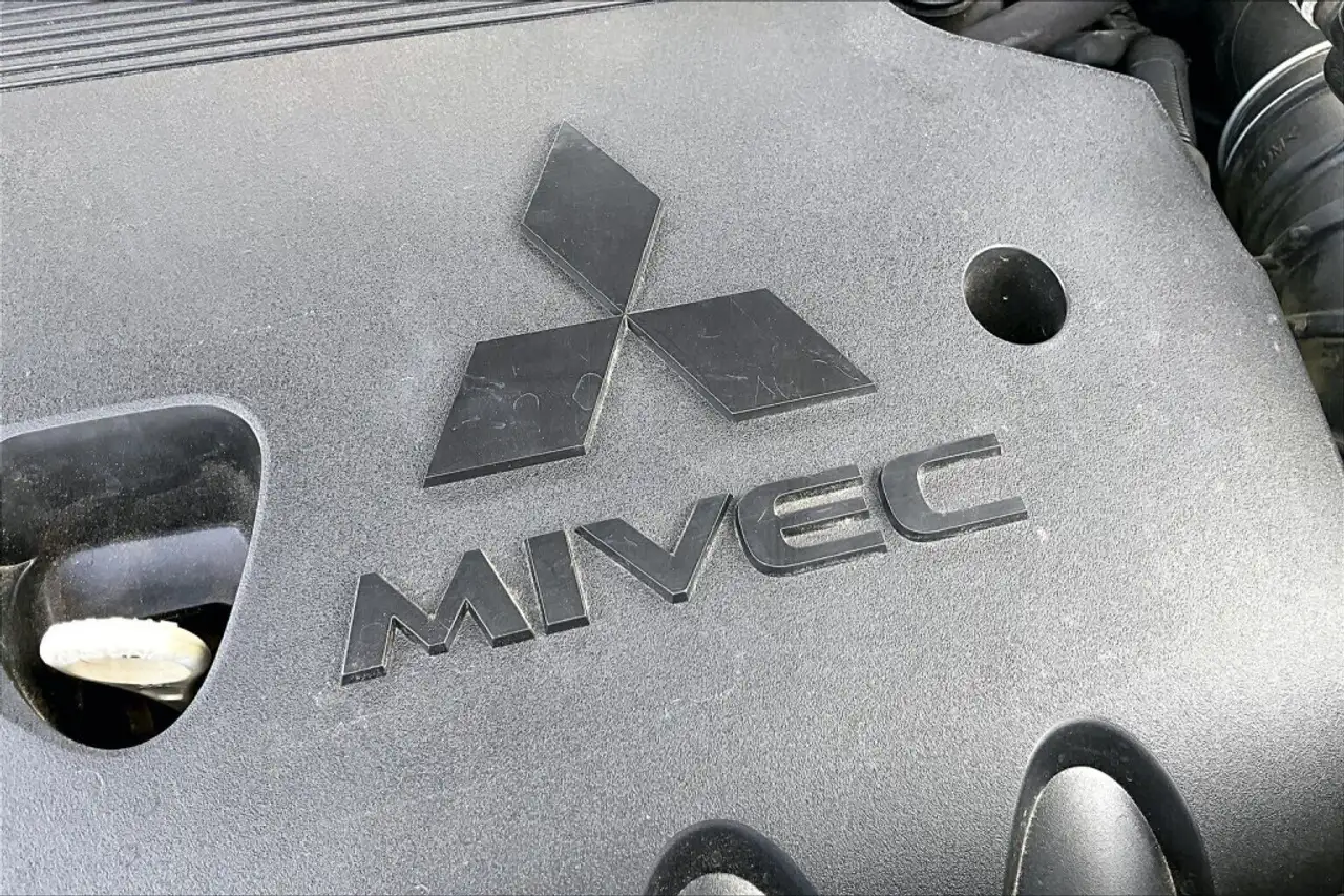 Mitsubishi Outlander снимка Mitsubishi Outlander
