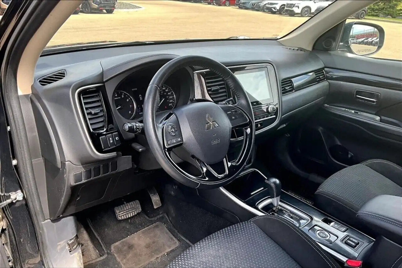 Mitsubishi Outlander снимка Mitsubishi Outlander