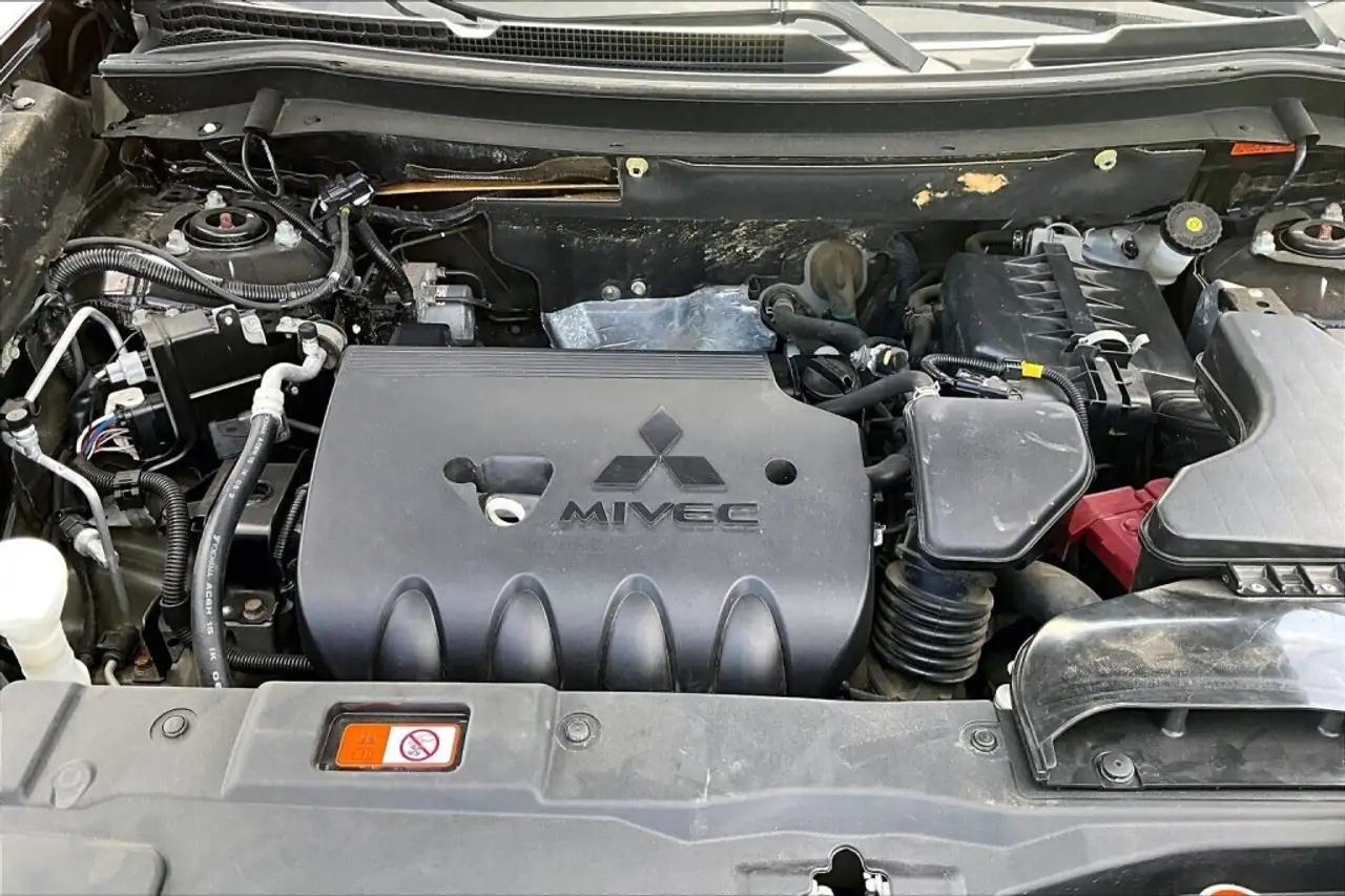 Mitsubishi Outlander снимка Mitsubishi Outlander