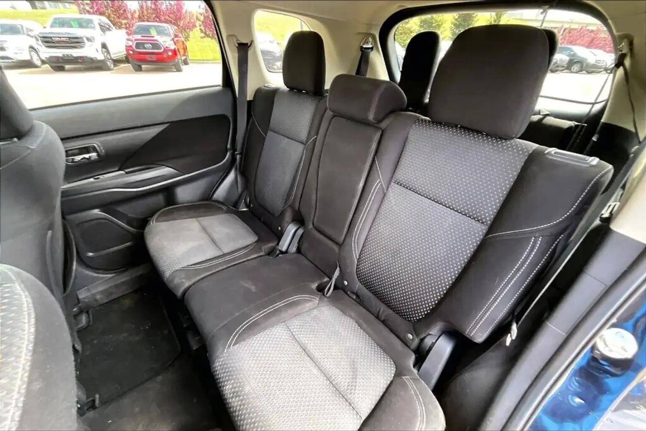 Mitsubishi Outlander снимка Mitsubishi Outlander
