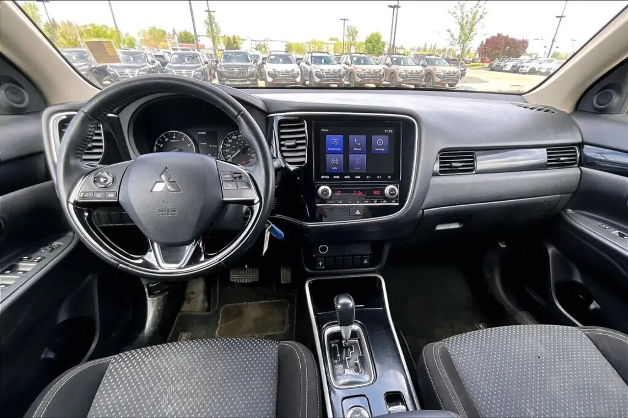 Mitsubishi Outlander снимка Mitsubishi Outlander