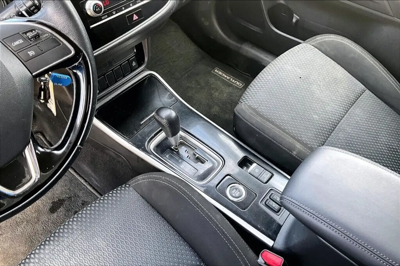 Mitsubishi Outlander снимка Mitsubishi Outlander