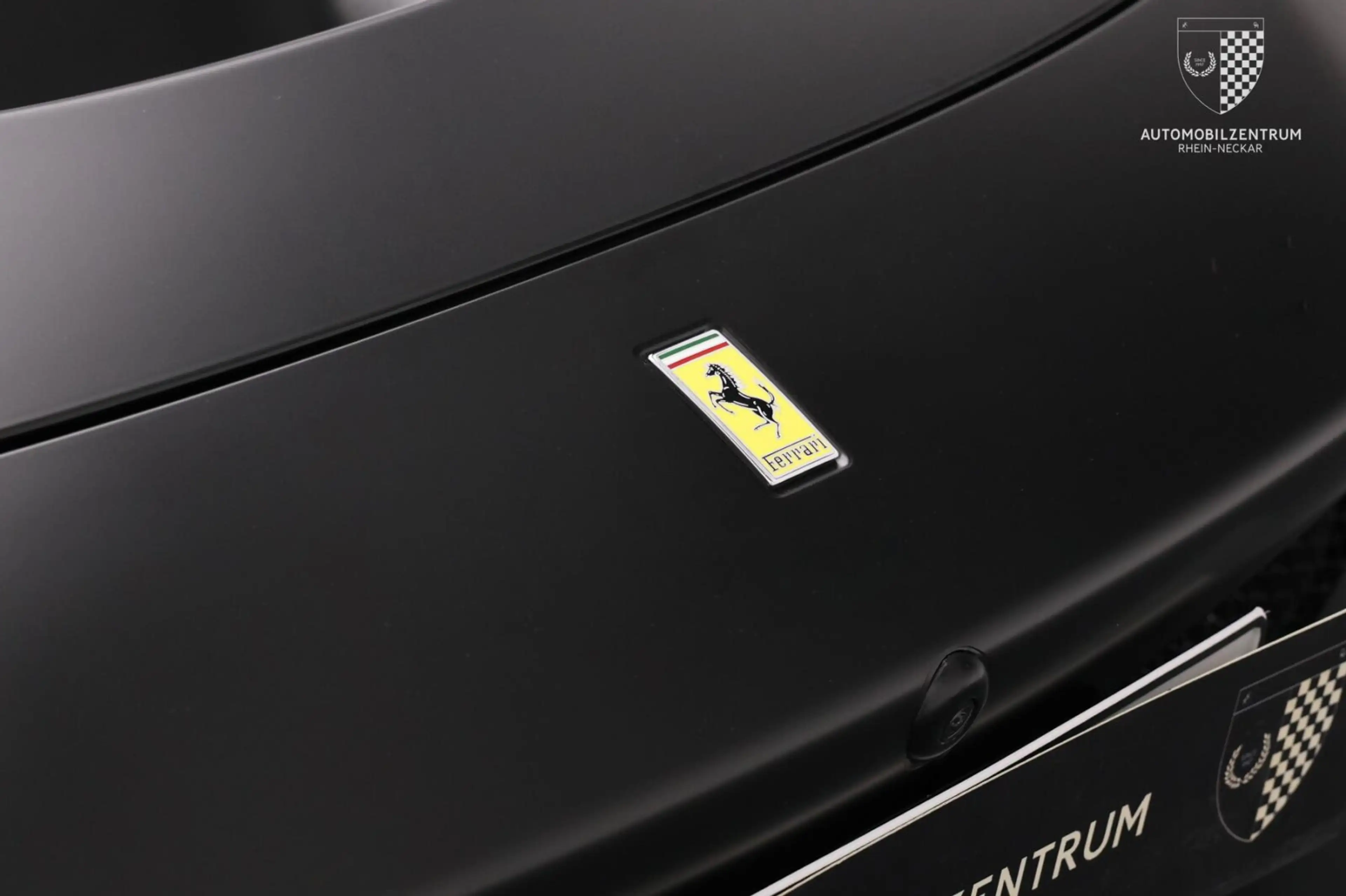 Ferrari F8 Tributo F8 Tributo Carbon-LED/Lift/360Kam/Garantie05/27 — photo 3