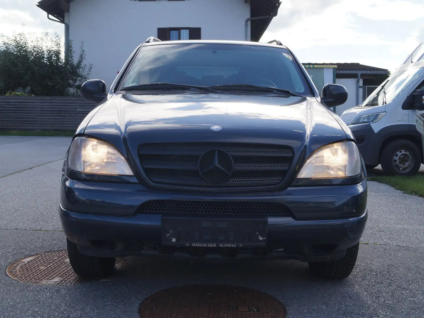 Mercedes-Benz ML 320 Aut. / erst Besitz Opa Fahrzeug / Black - 2