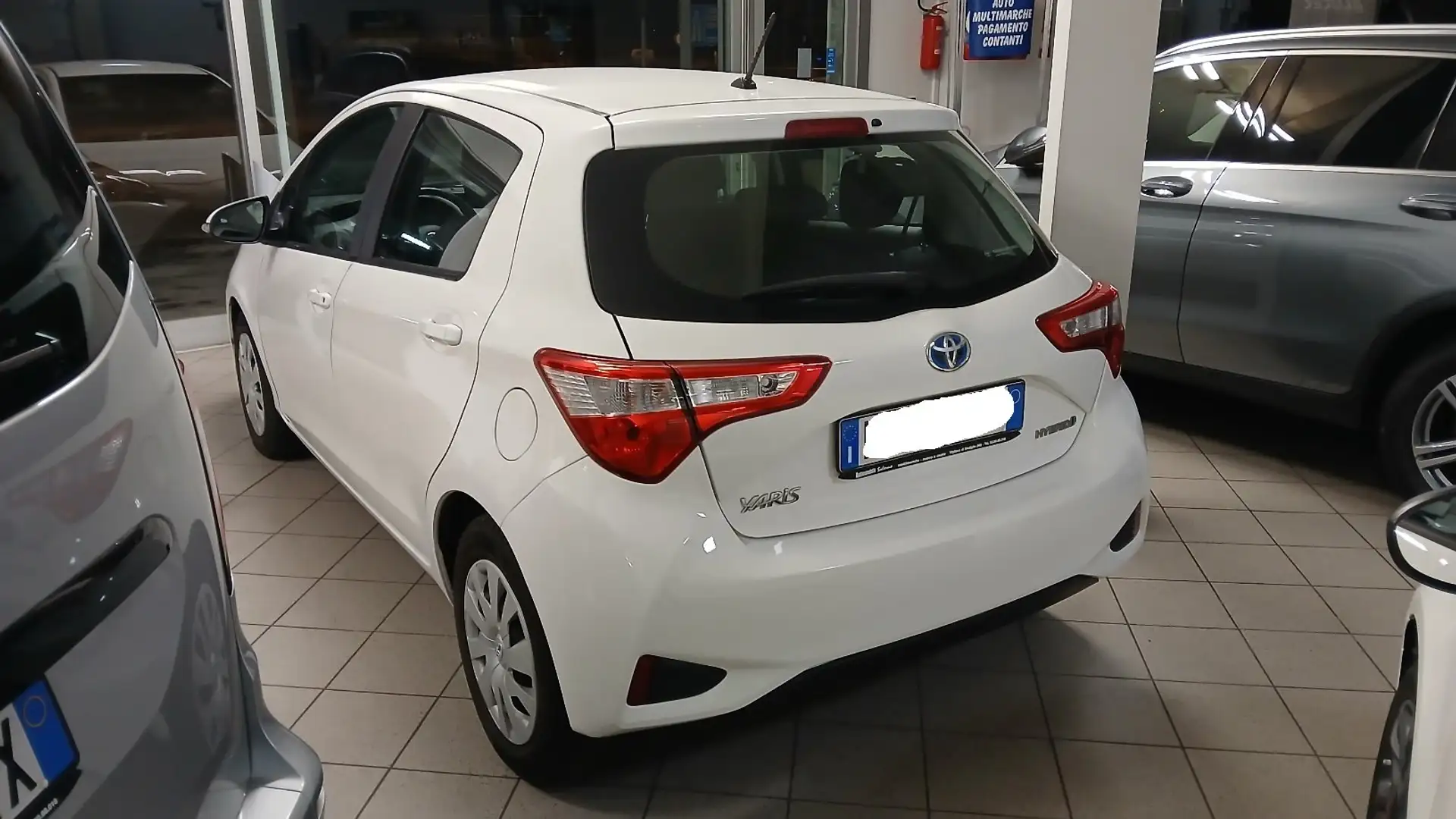 Toyota Yaris Yaris 5p 1.5h Cool Ok Neopat Prezzo Piu Passaggio Blanc - 2