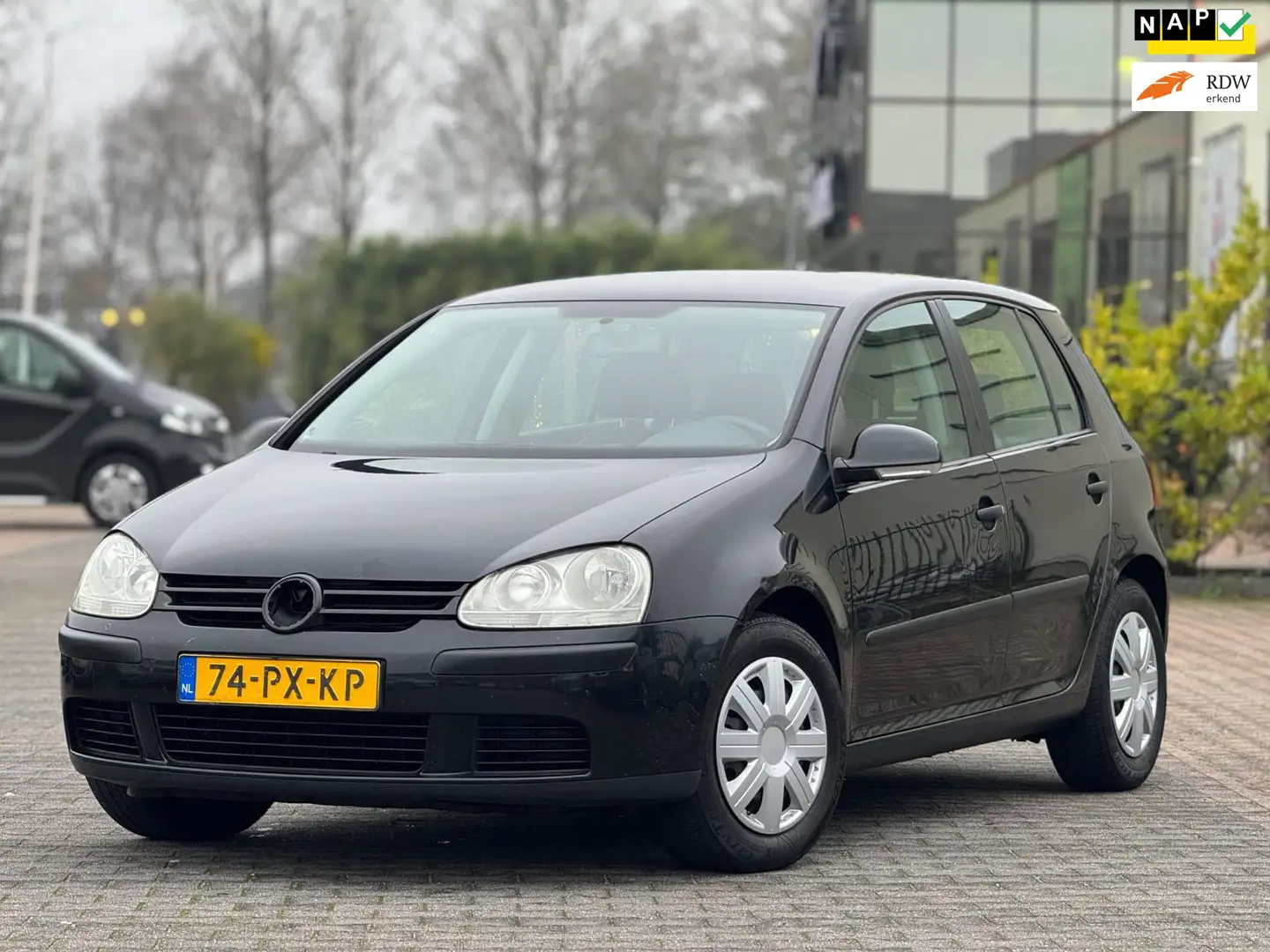 Volkswagen Golf 1.4 Trendline | APK 16-12-2026 | Cruise control | Schwarz - 1