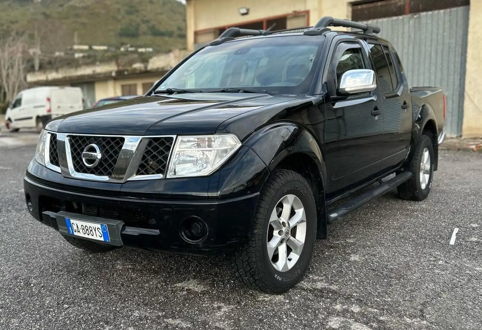 Nissan Navara Navara d.cab 2.5 dci Sport 174cv Noir - 1