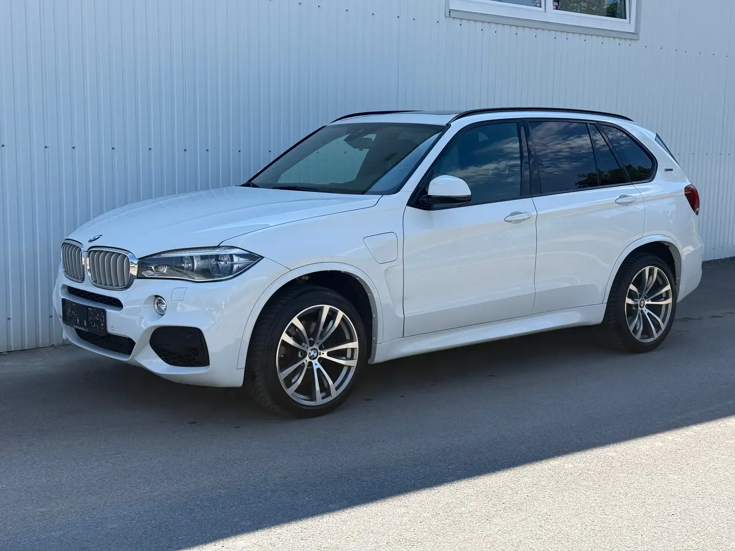 BMW X5 xDrive 40 e*Pano*AHK*H&K*LED* Weiß - 1