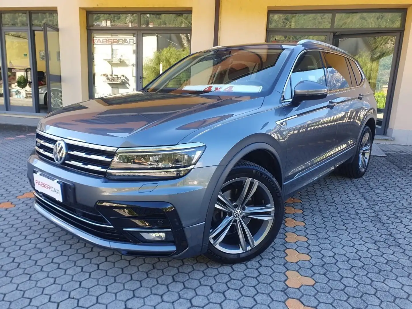 Volkswagen Tiguan Allspace 2.0 TDI R-Line 150cv 4Motion DSG 7 posti Grigio - 1