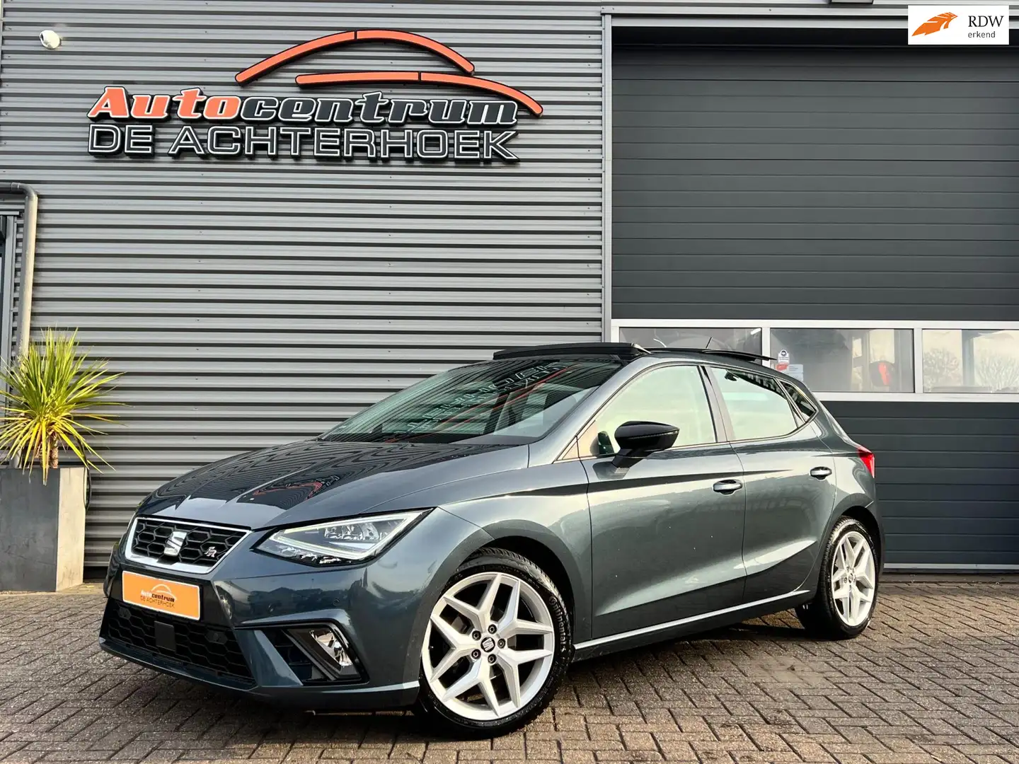 SEAT Ibiza FR 1.0 TSI| PANO | BEATS Audio | LED | All Season Grijs - 1