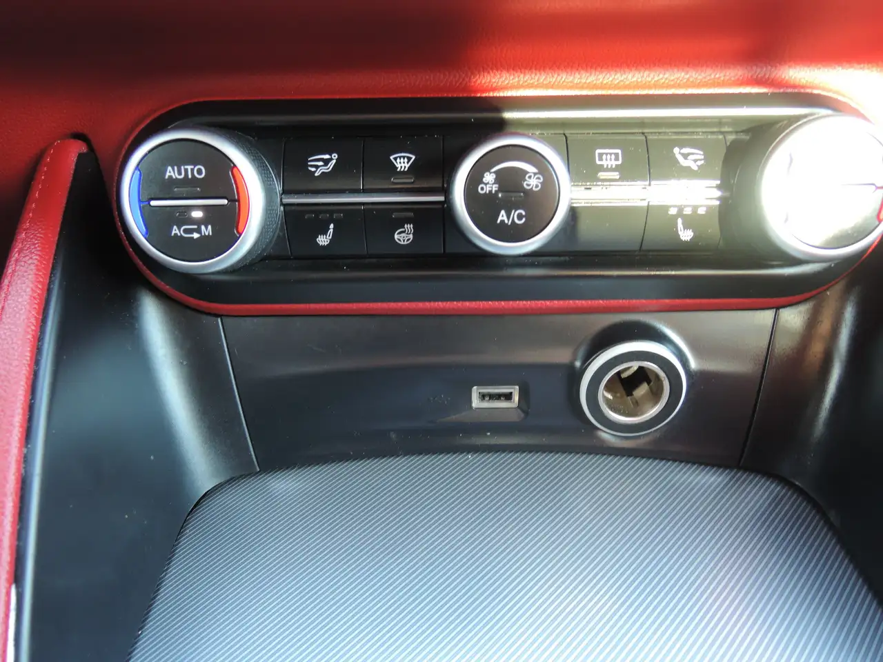 Alfa Romeo Stelvio снимка Alfa Romeo Stelvio