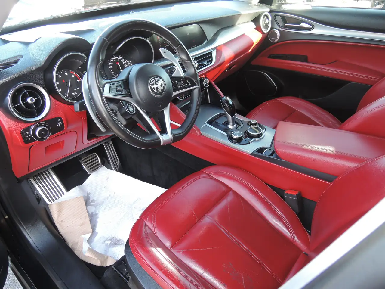 Alfa Romeo Stelvio снимка Alfa Romeo Stelvio