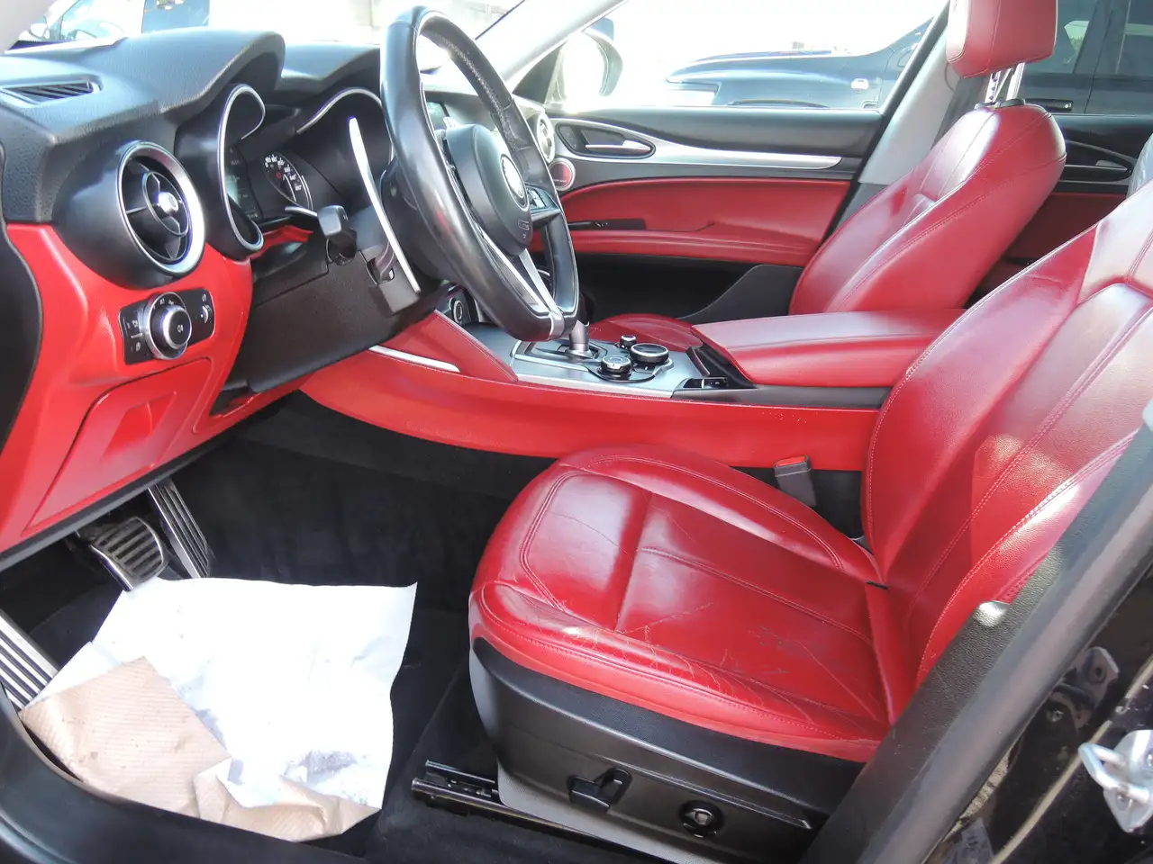 Alfa Romeo Stelvio снимка Alfa Romeo Stelvio
