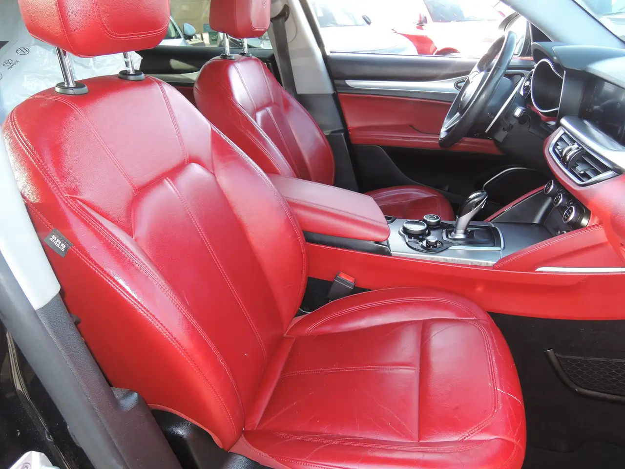 Alfa Romeo Stelvio снимка Alfa Romeo Stelvio