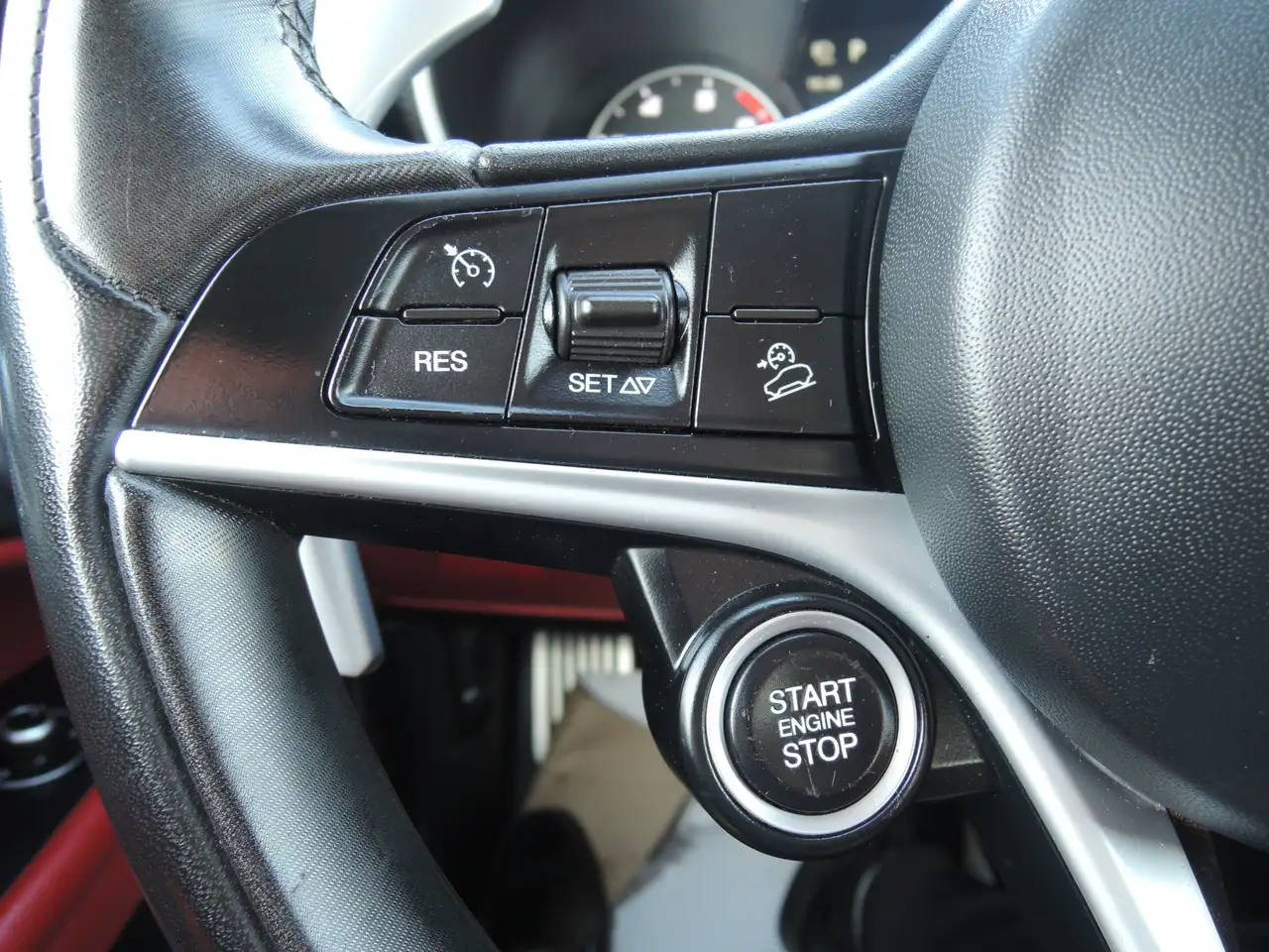 Alfa Romeo Stelvio снимка Alfa Romeo Stelvio