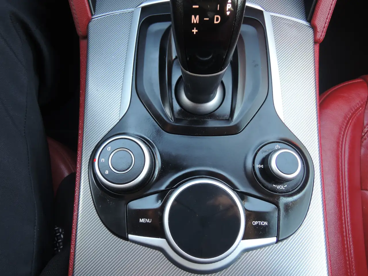Alfa Romeo Stelvio снимка Alfa Romeo Stelvio