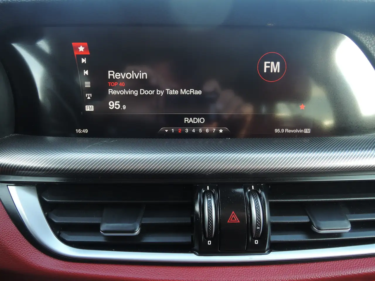 Alfa Romeo Stelvio снимка Alfa Romeo Stelvio