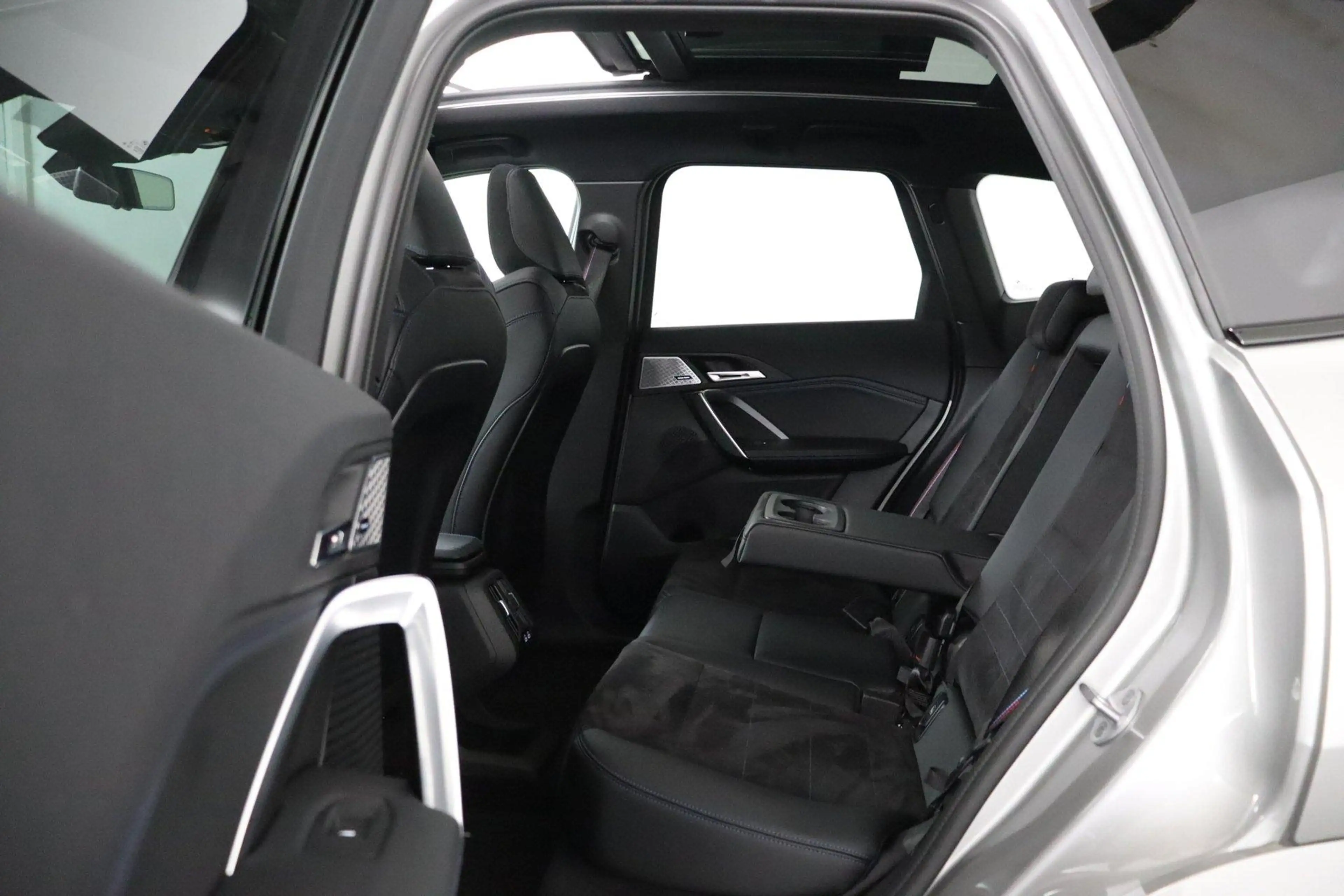 BMW iX1 eDrive20 67 kWh M Sport Edition | M Sport Pro | Gl — photo 15