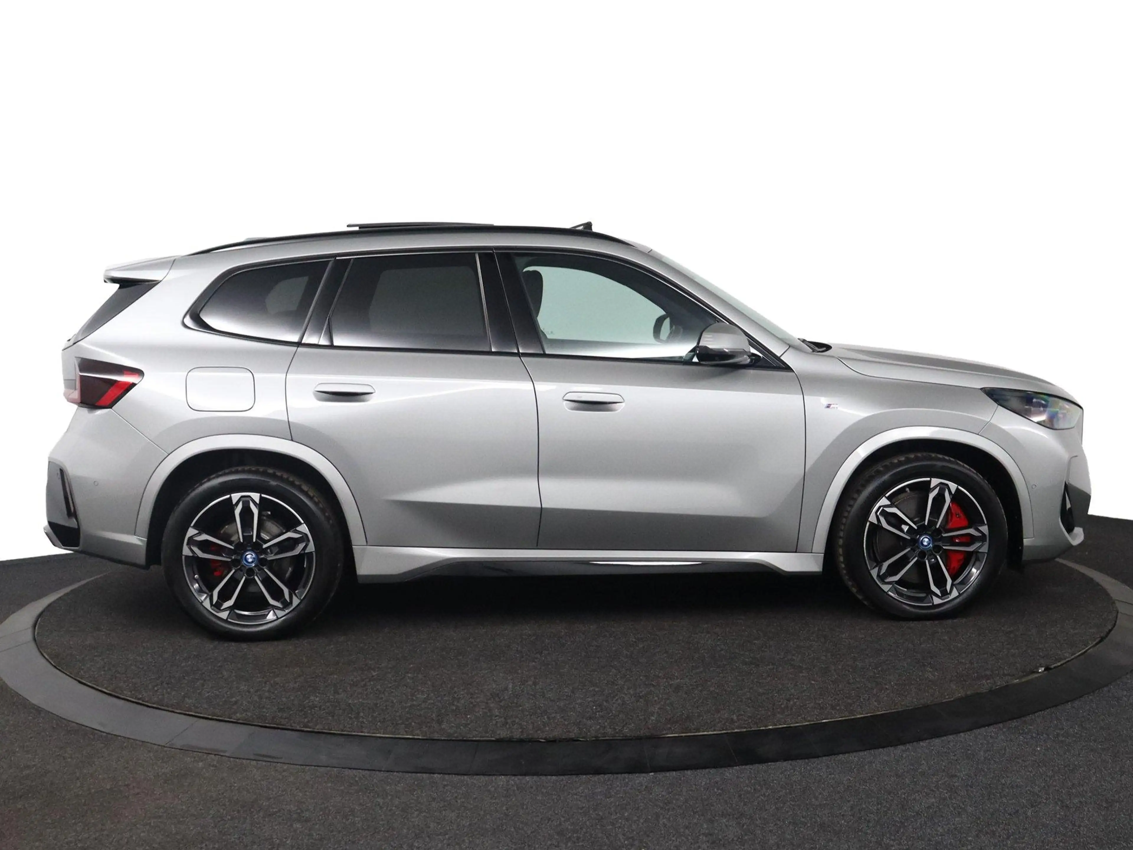BMW iX1 eDrive20 67 kWh M Sport Edition | M Sport Pro | Gl — photo 11