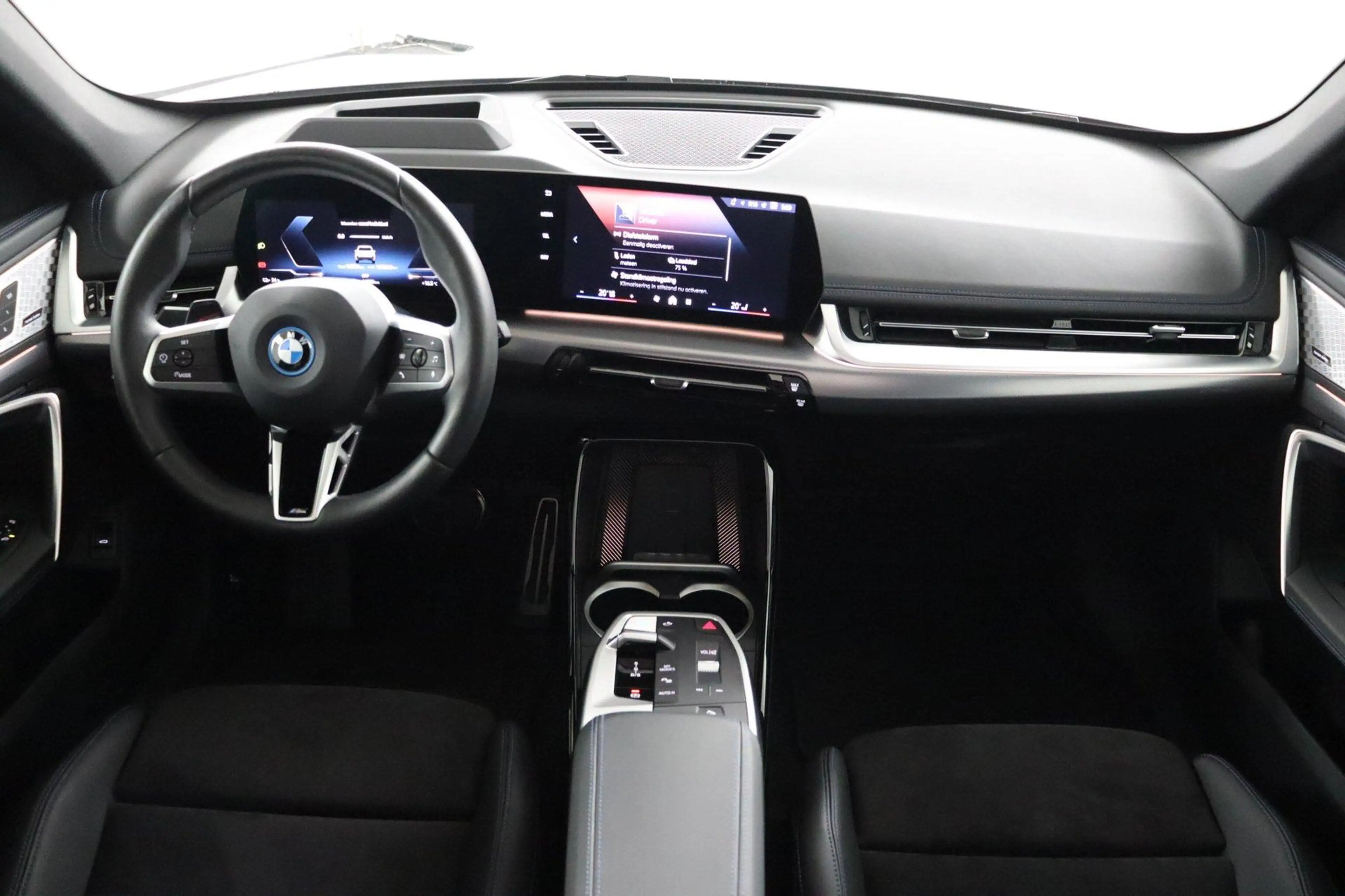 BMW iX1 eDrive20 67 kWh M Sport Edition | M Sport Pro | Gl — photo 4