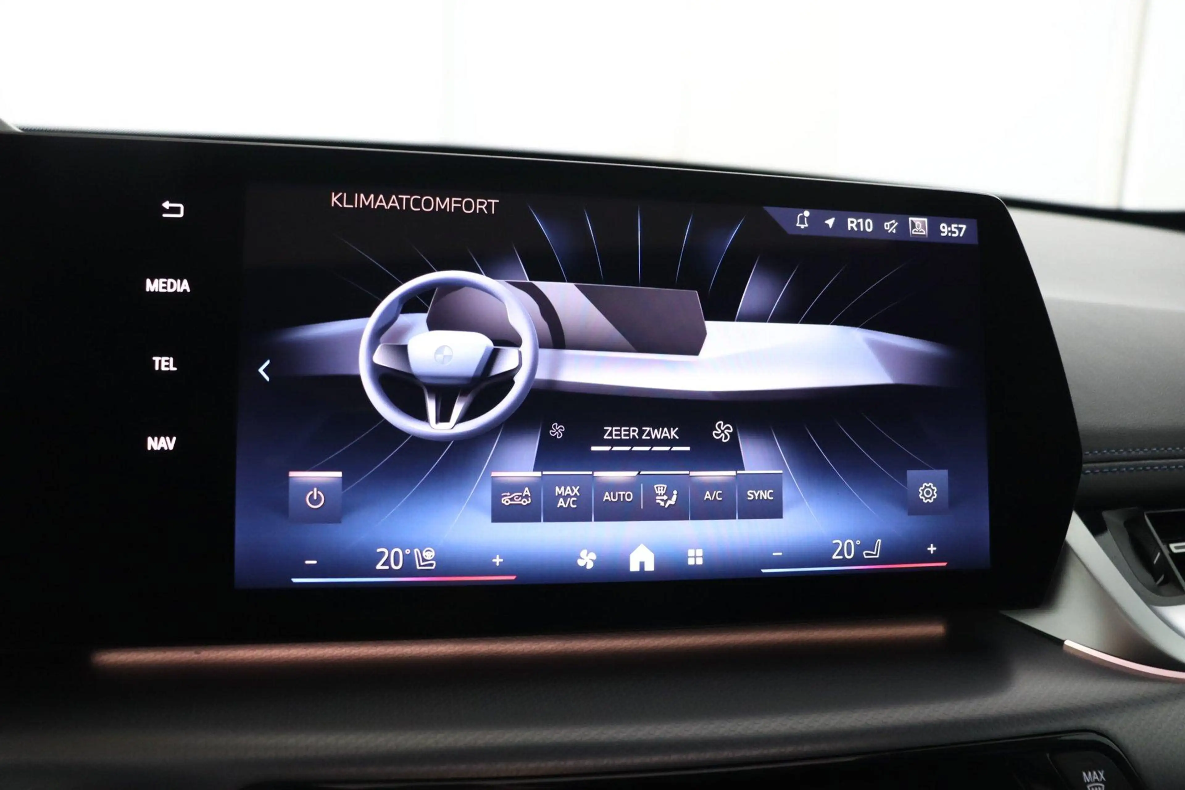 BMW iX1 eDrive20 67 kWh M Sport Edition | M Sport Pro | Gl — photo 6