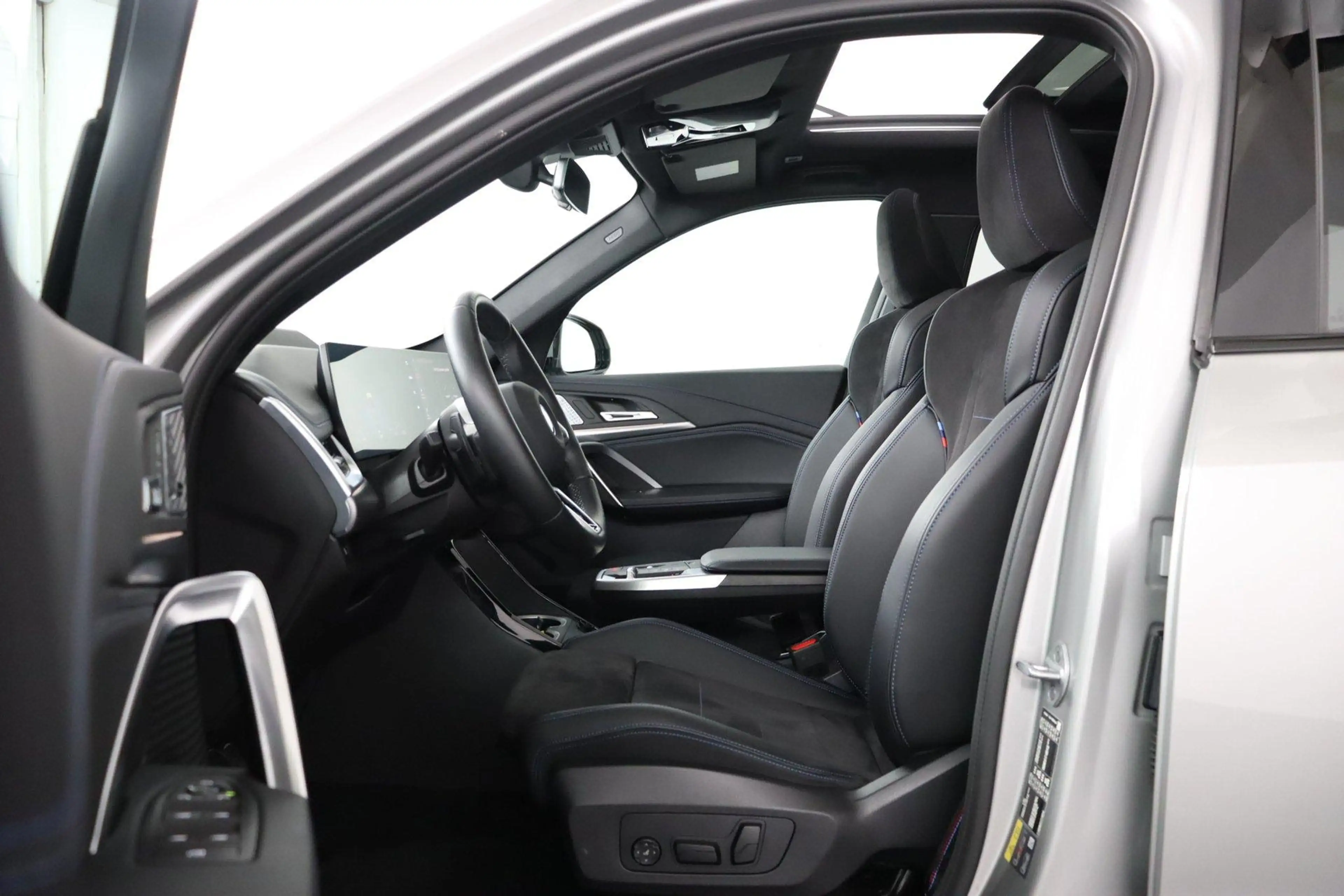 BMW iX1 eDrive20 67 kWh M Sport Edition | M Sport Pro | Gl — photo 14