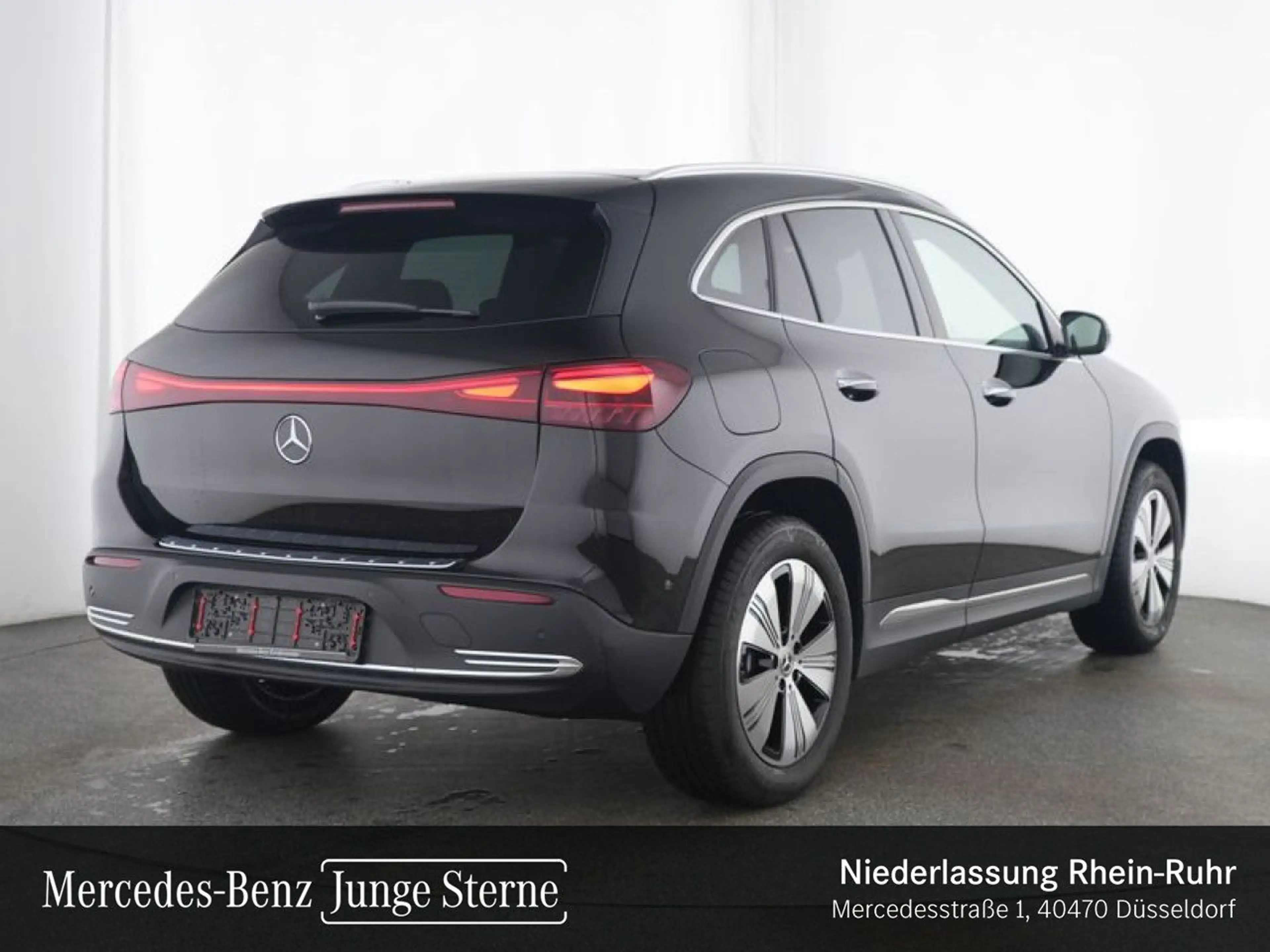 Mercedes-Benz EQA 350 4Matic Progressive Pano Burmester Distr. — photo 3